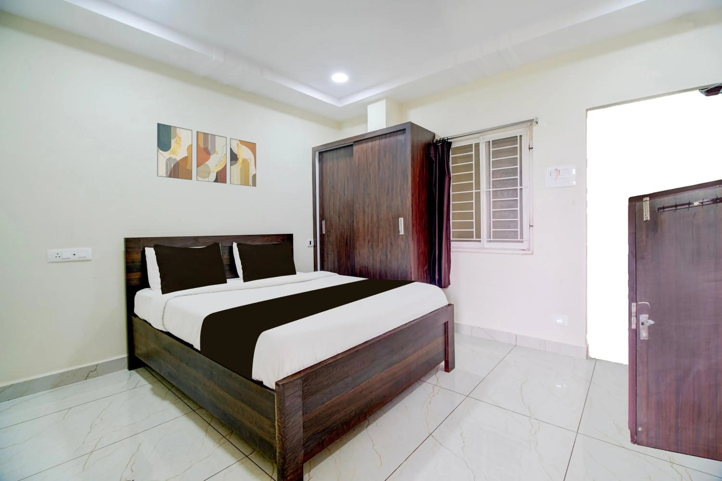 Bedroom, Bed in Super Hotel O Ramavarapadu Near PVR Icon