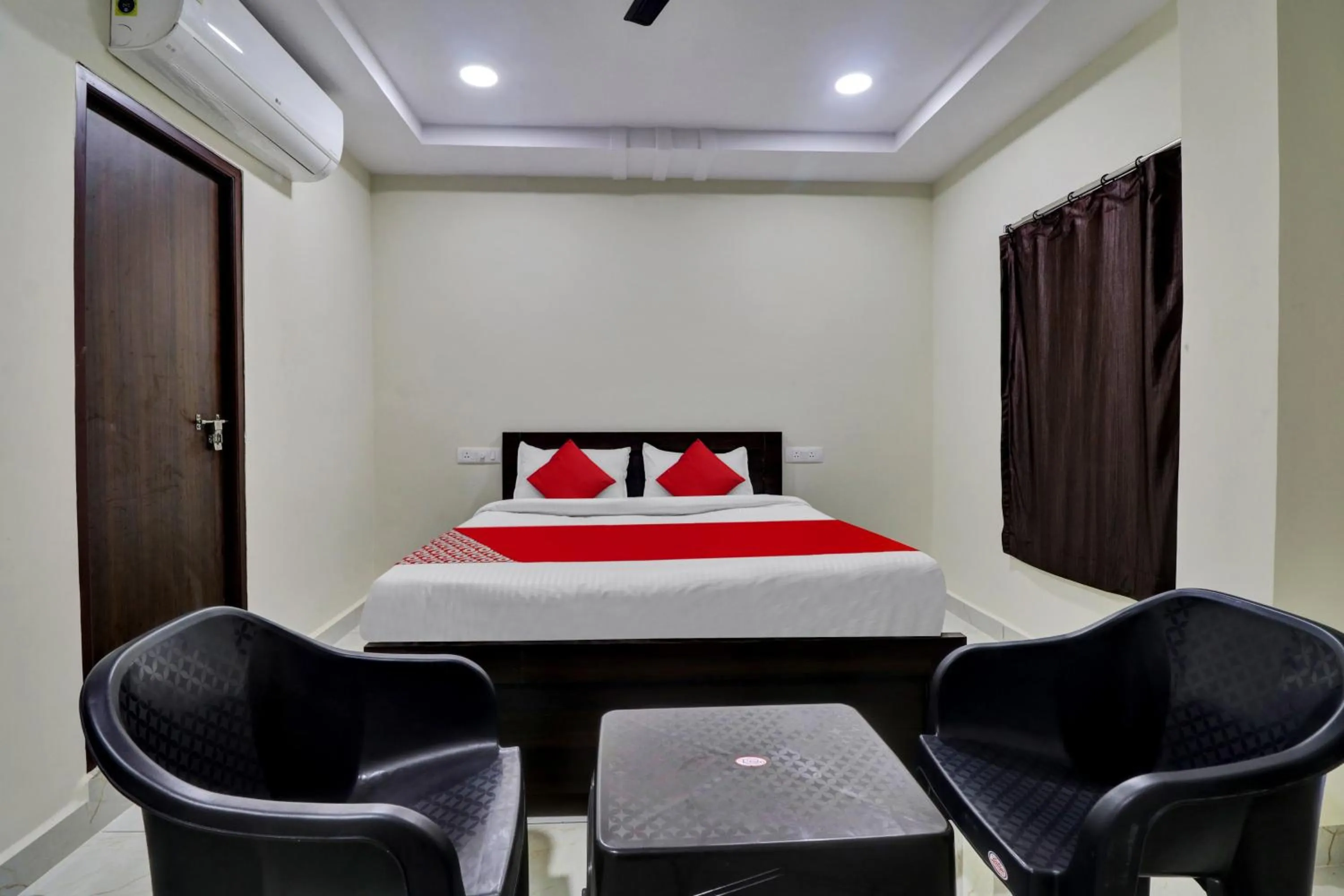 Bedroom, Bed in OYO Flagship Ak Pride