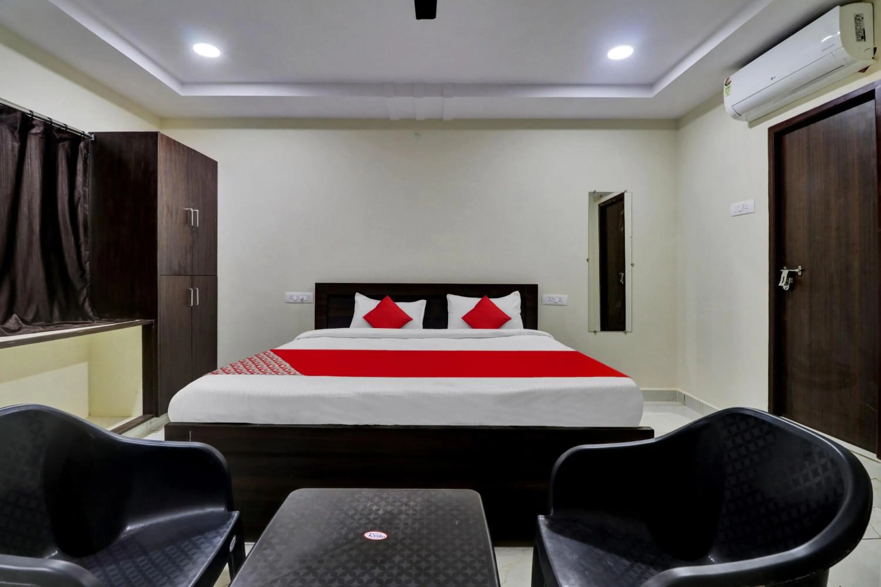 Bedroom, Bed in OYO Flagship Ak Pride