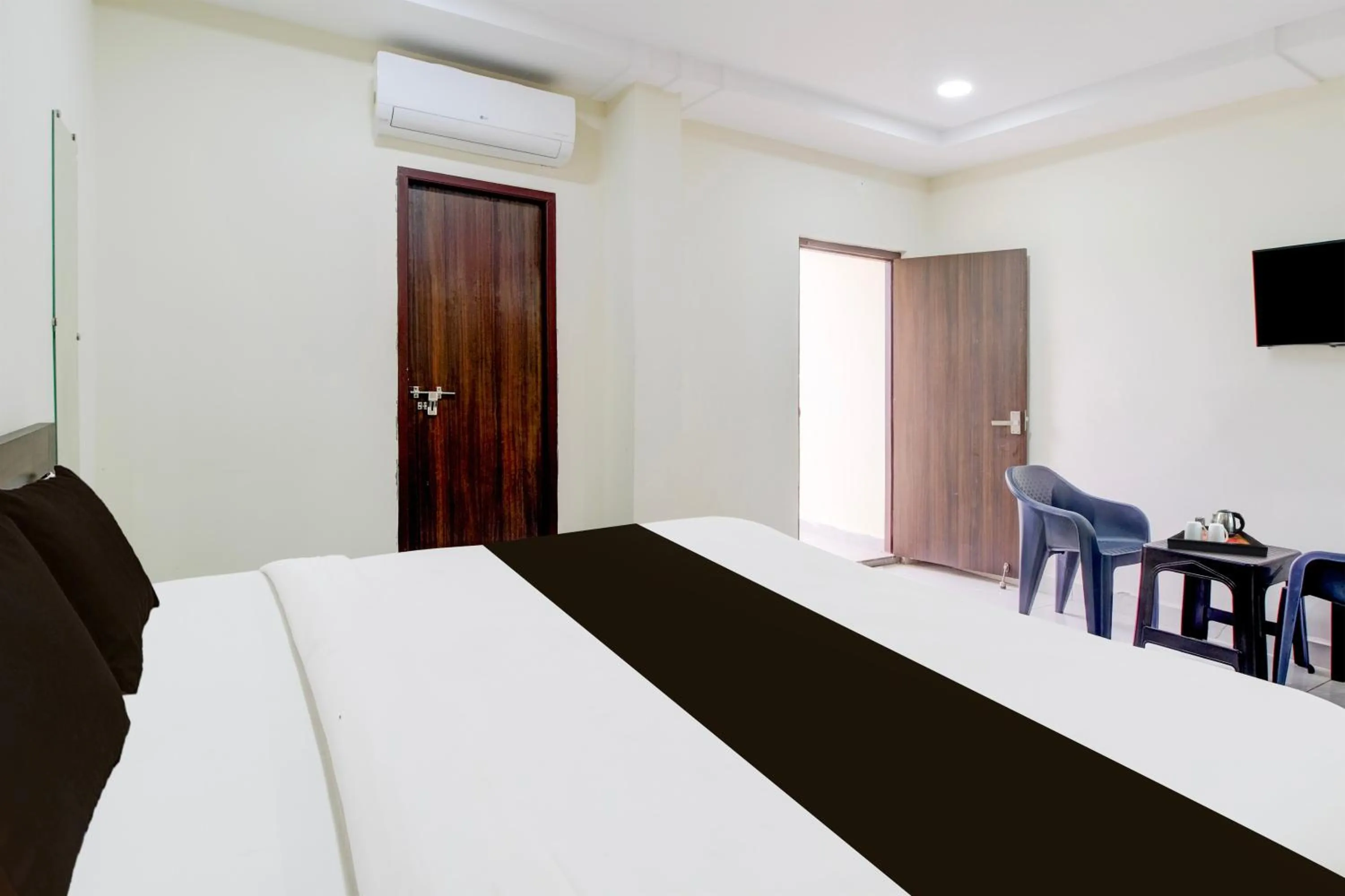 Bedroom, Bed in Super Hotel O Ramavarapadu Near PVR Icon