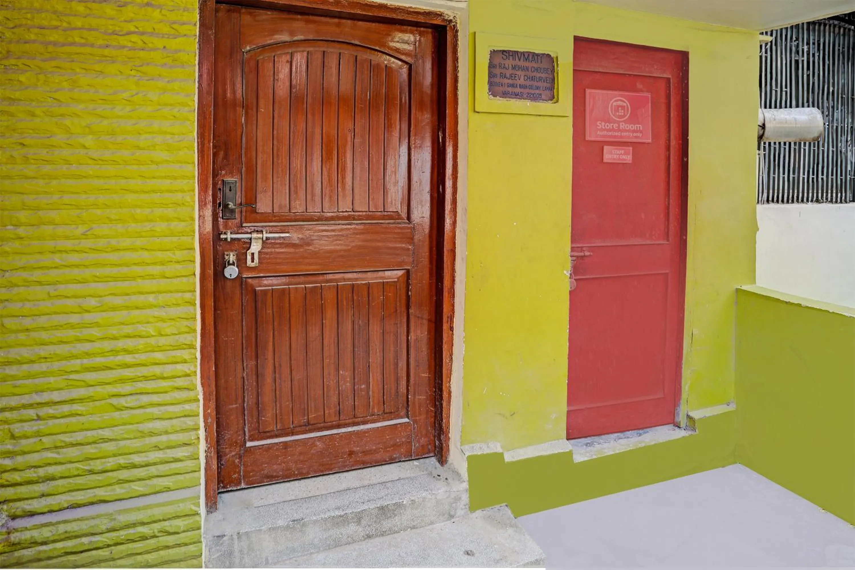 Facade/entrance in OYO Flagship Hotel Waves
