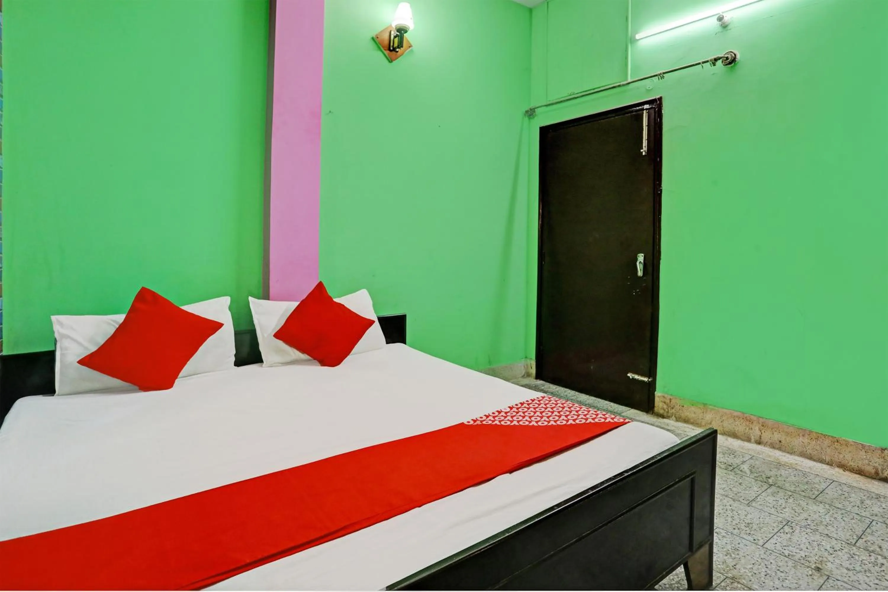Bedroom in OYO Flagship Hotel Waves
