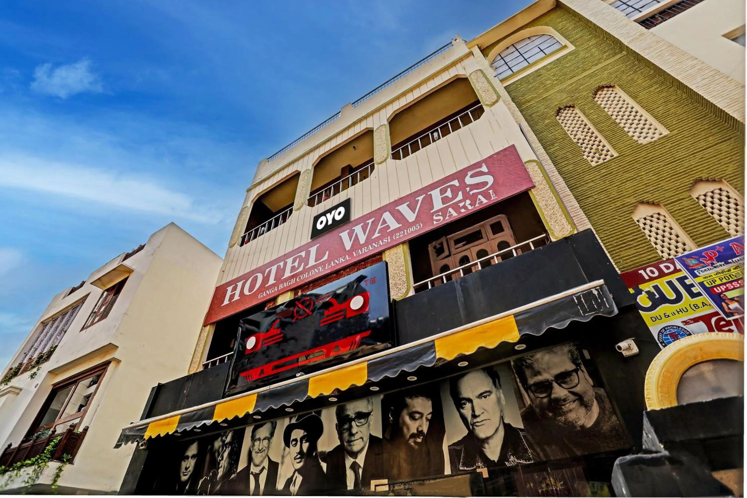 Facade/entrance in OYO Flagship Hotel Waves