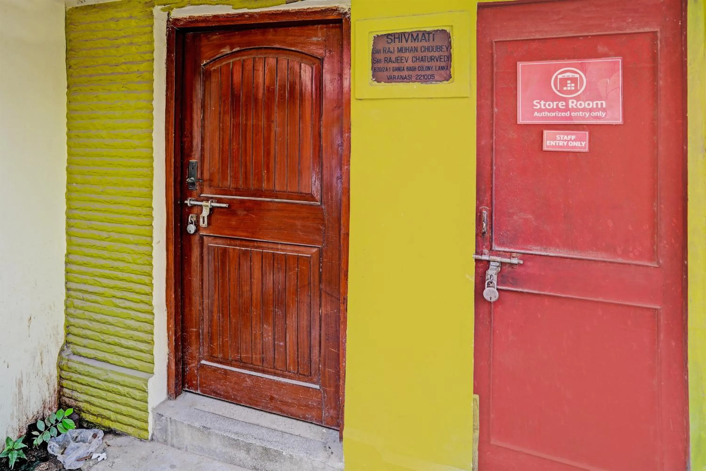 Facade/entrance in OYO Flagship Hotel Waves