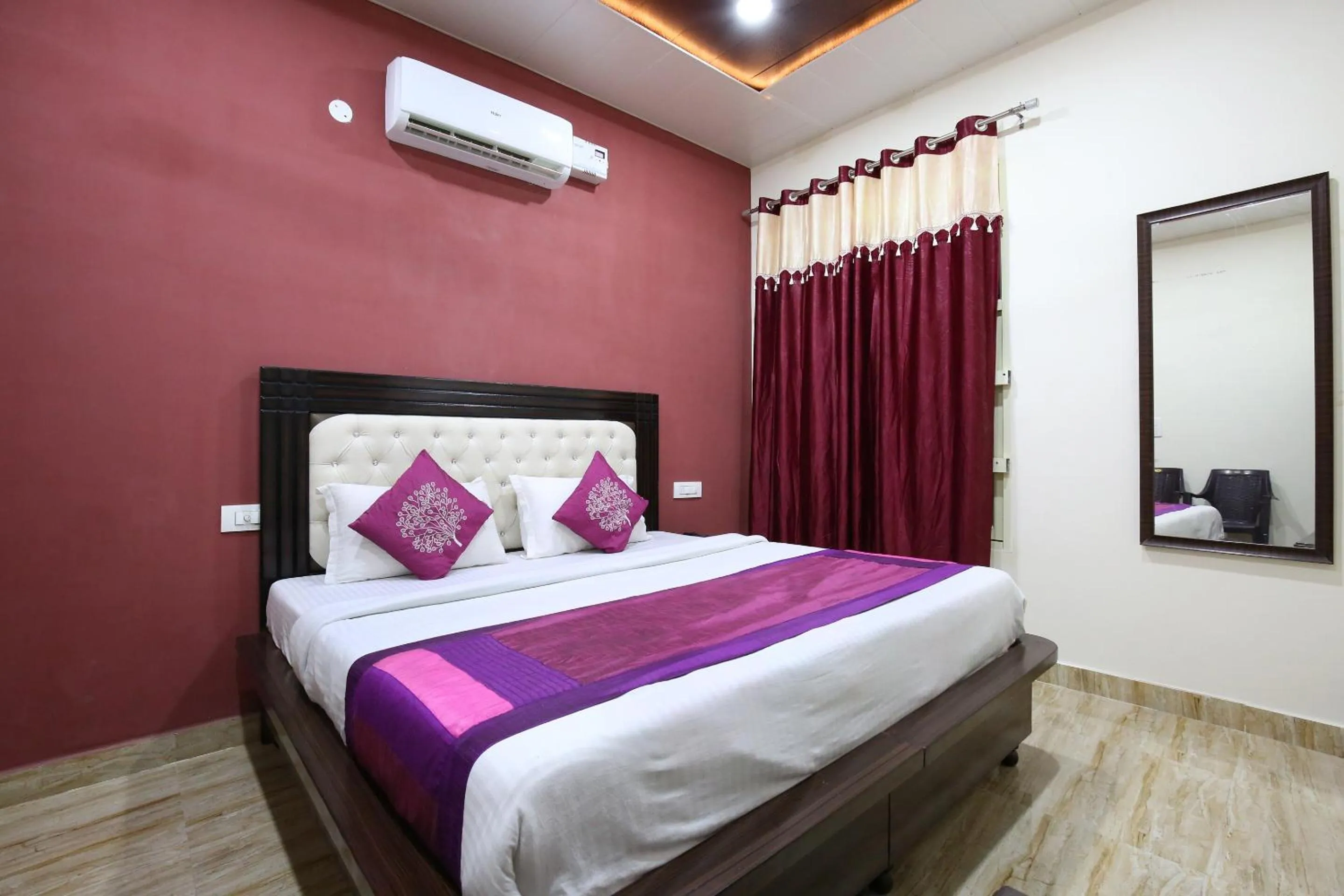 Bedroom in Hotel O Zirakpur City Court Complex Formerly The Platinum