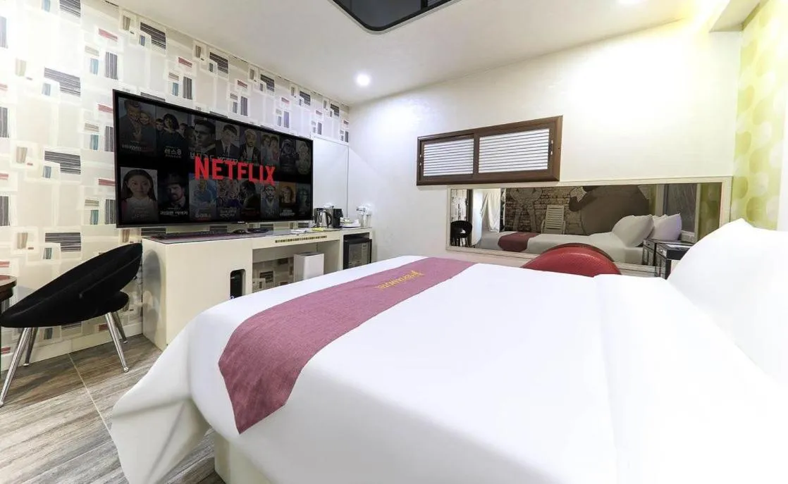 Massage, Bed in Hera drive in hotel