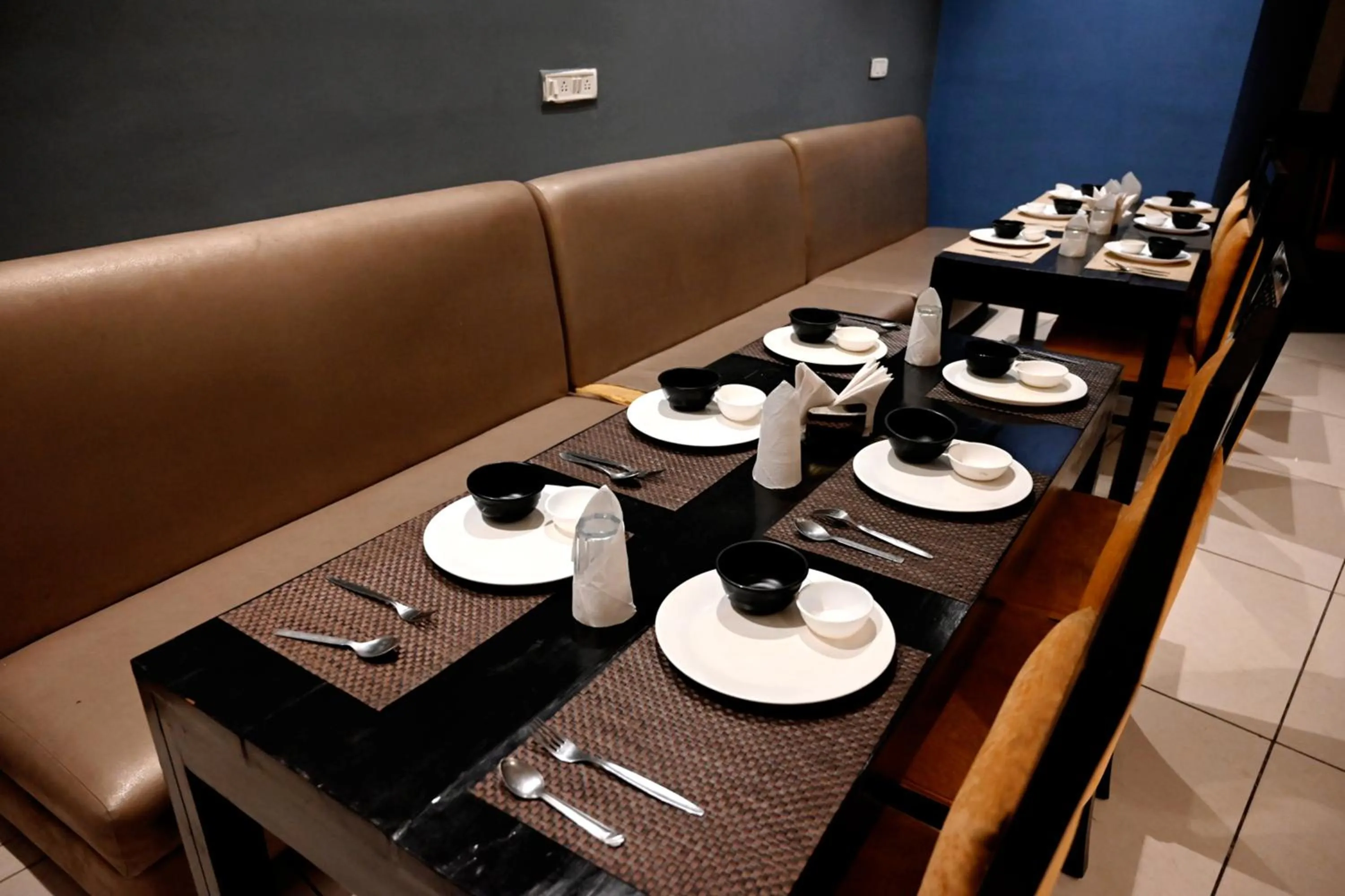 Restaurant/places to eat in Hotel Badrika Inn