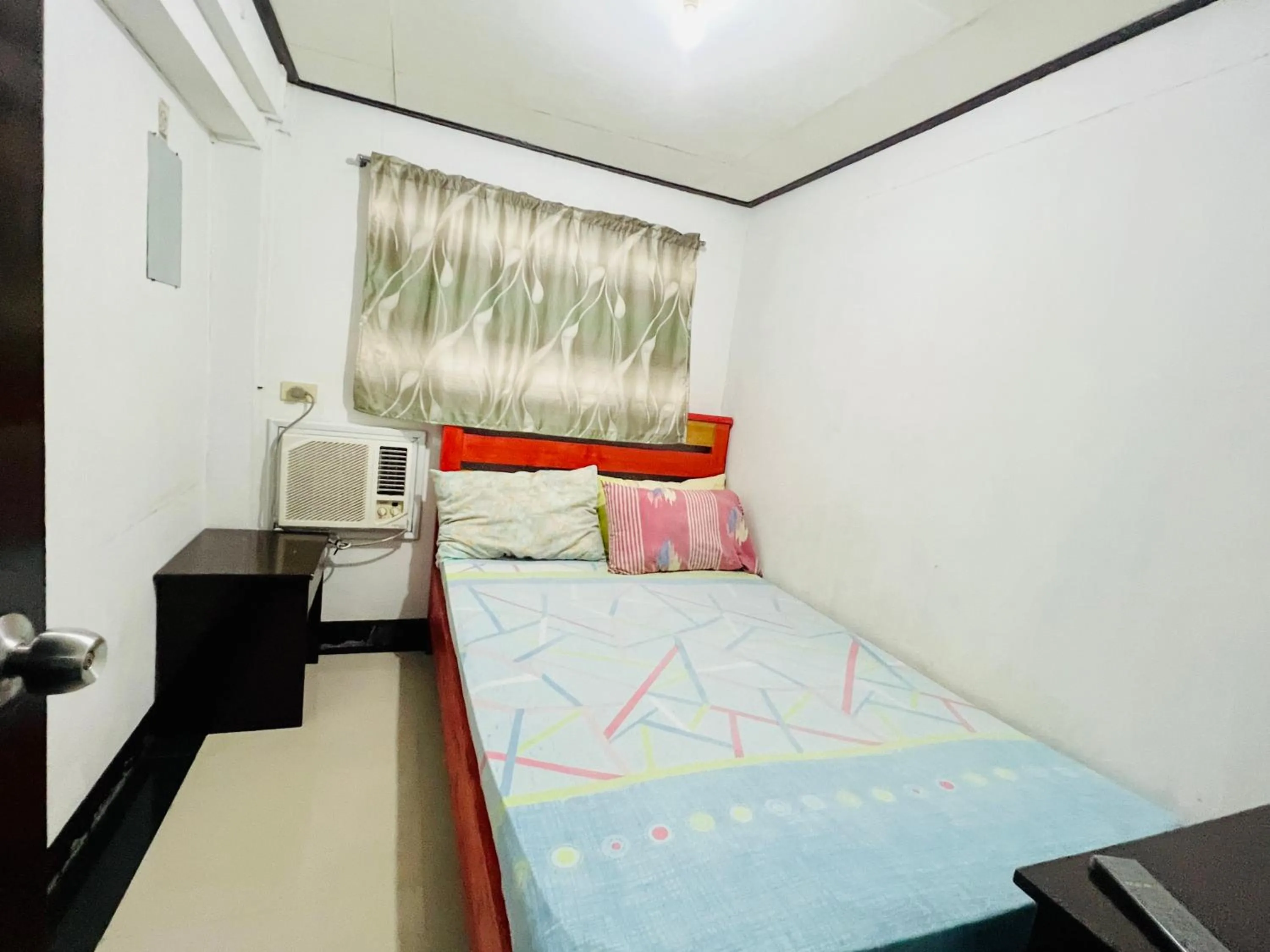 Bed in King Henry's Transient House