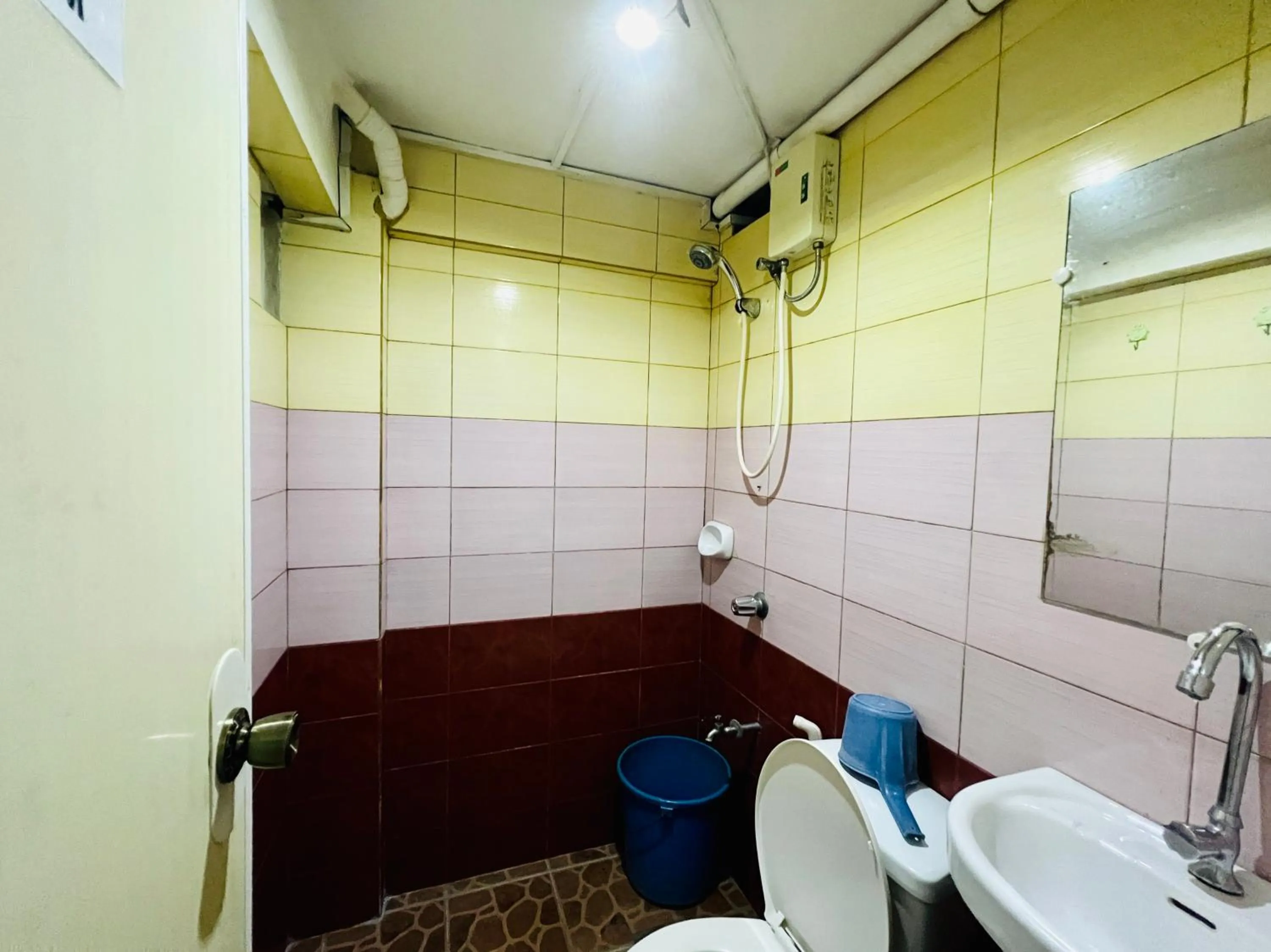 Shower in King Henry's Transient House