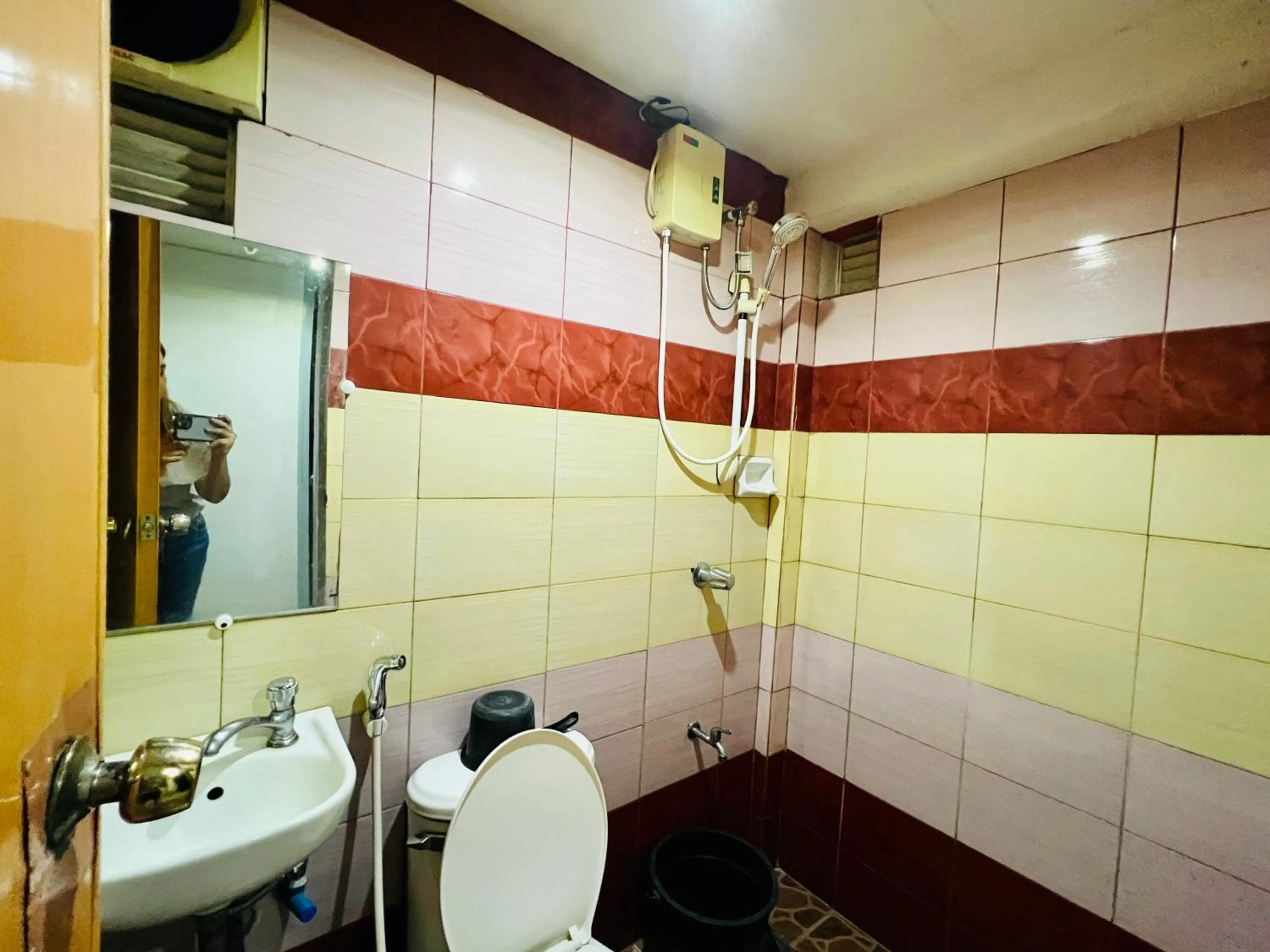 Shower in King Henry's Transient House