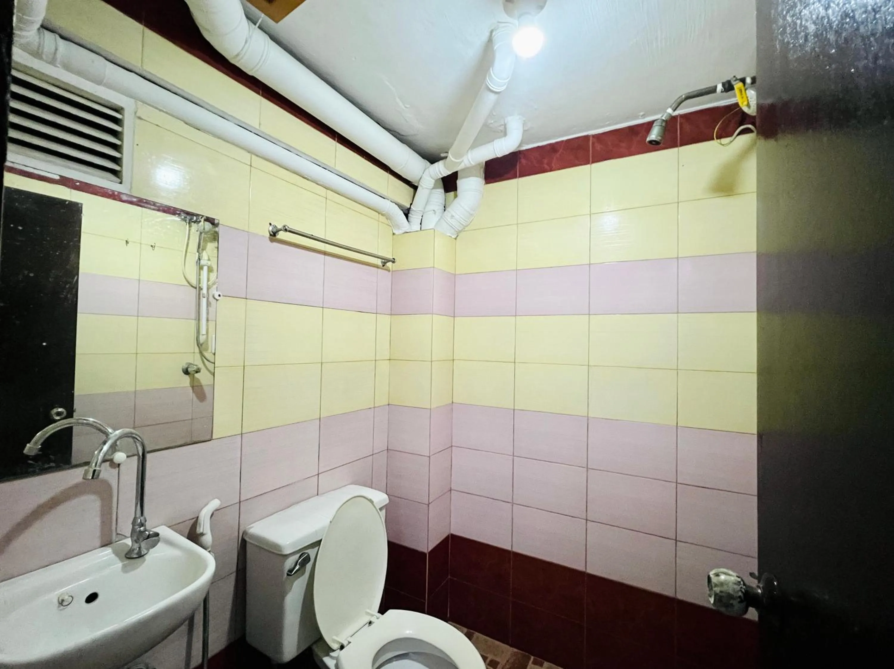 Bathroom in King Henry's Transient House