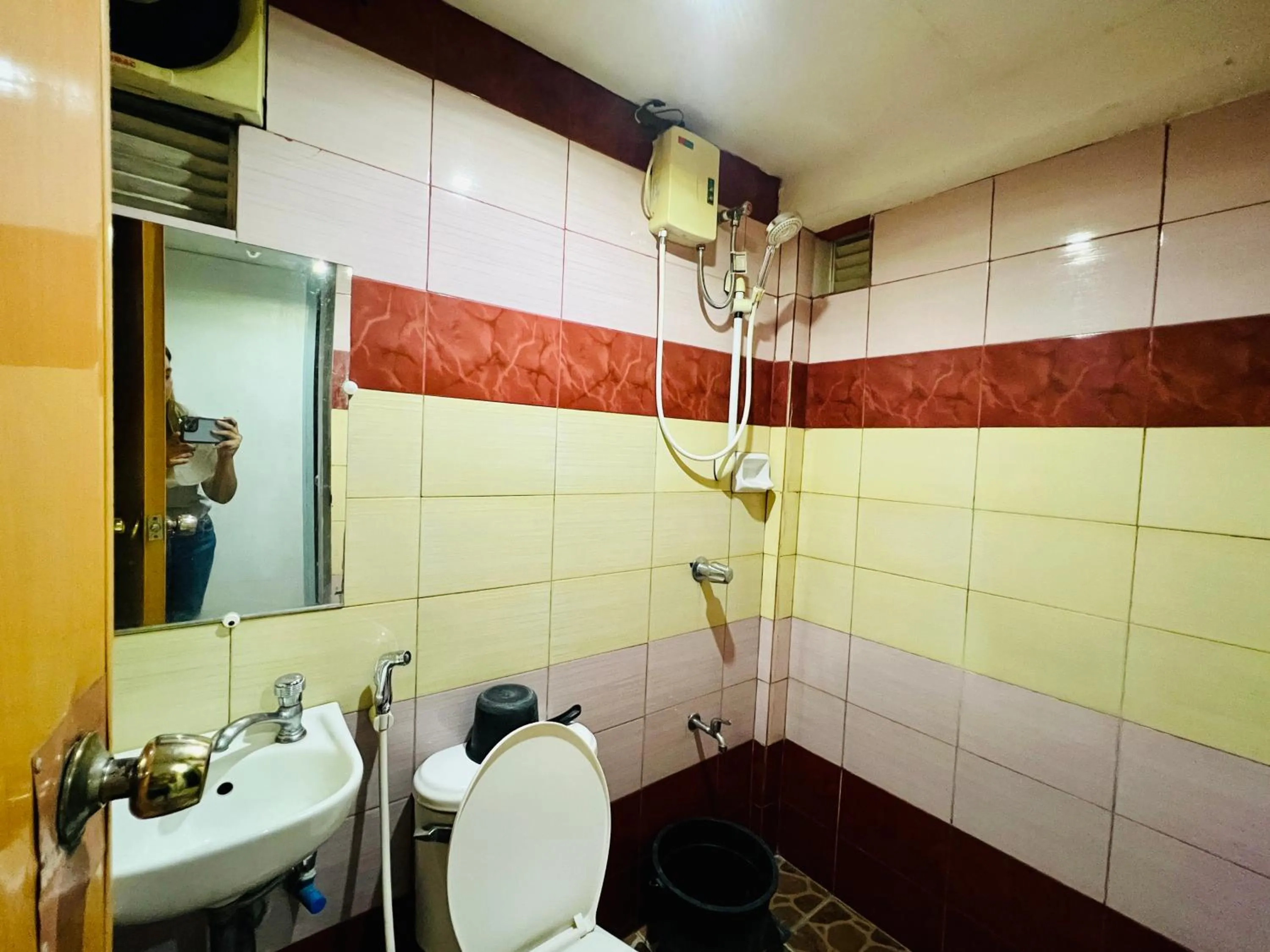 Shower in King Henry's Transient House