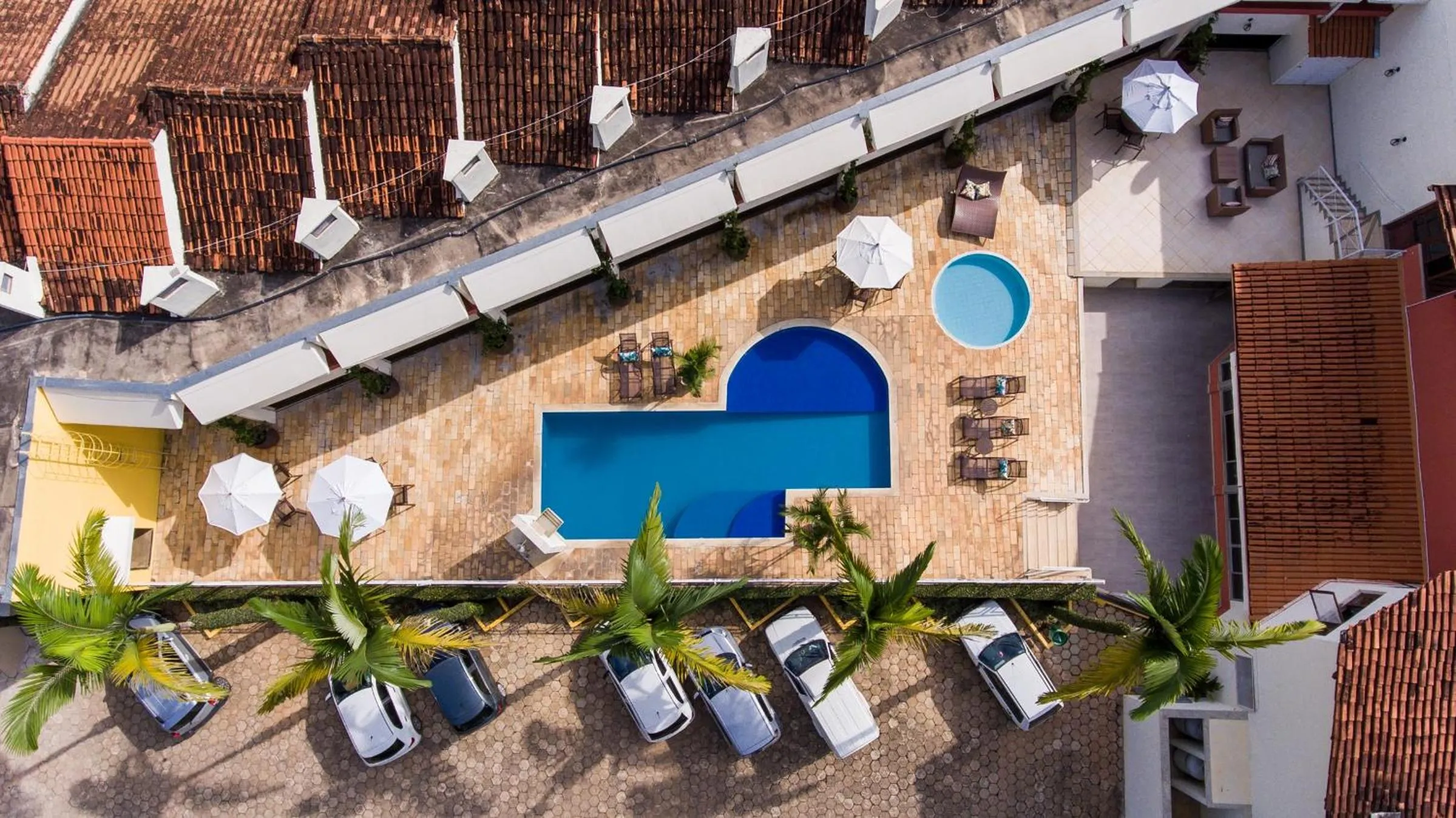 Swimming pool in Mundial Parque Hotel