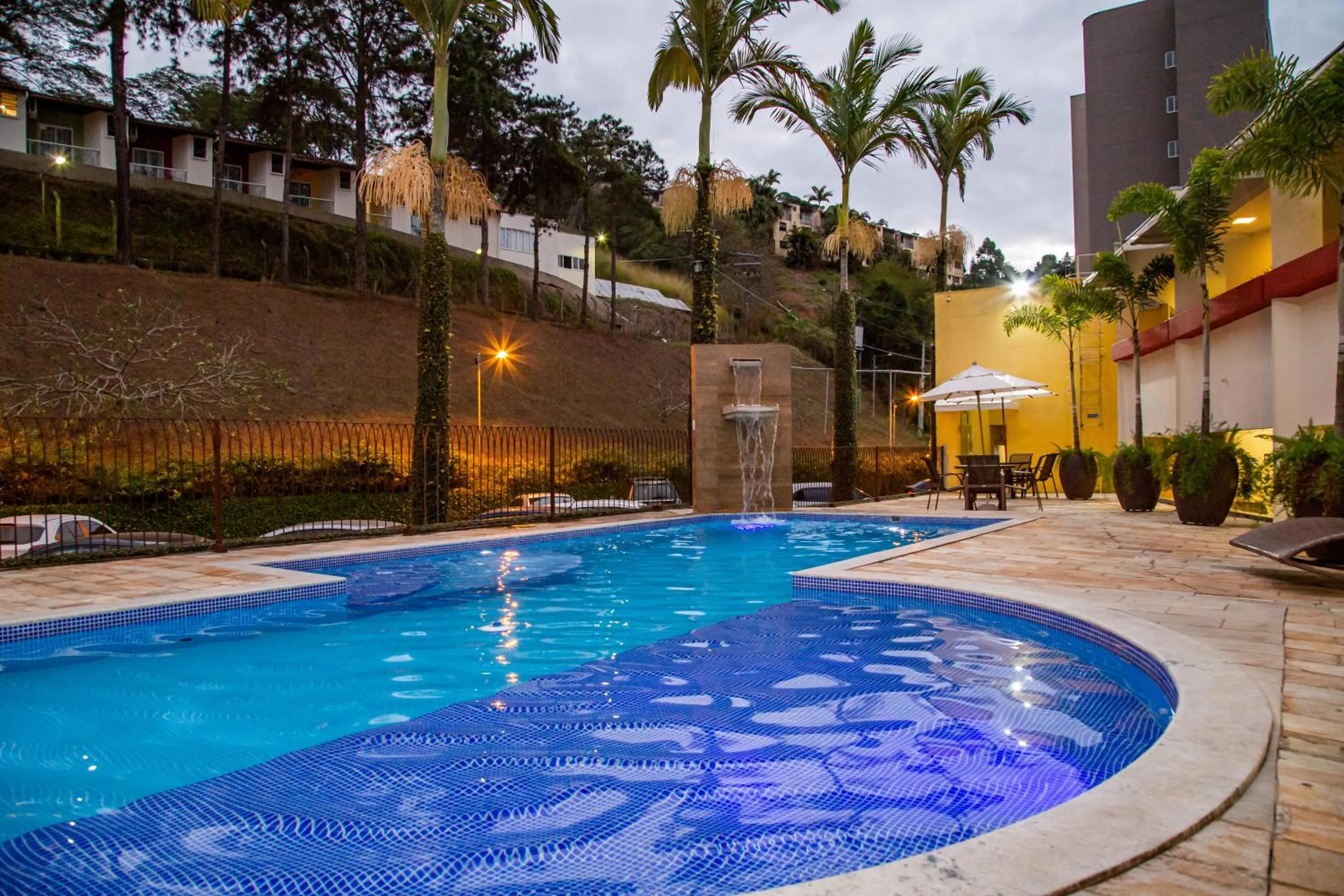 Swimming pool in Mundial Parque Hotel