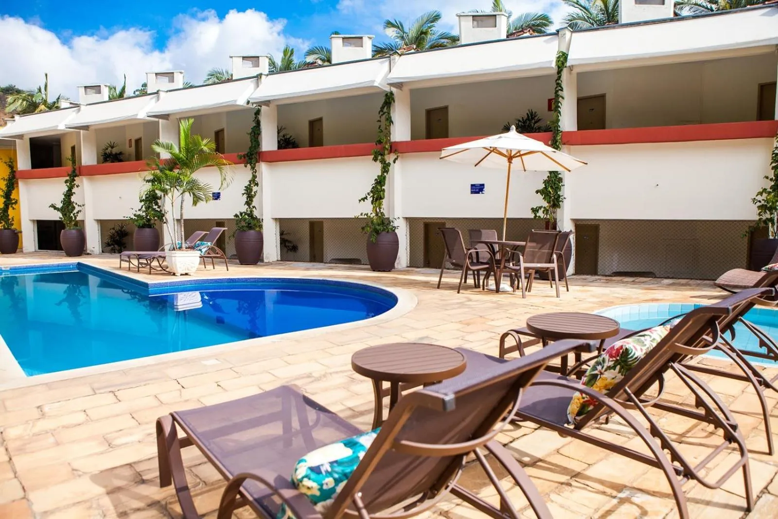 Swimming pool in Mundial Parque Hotel