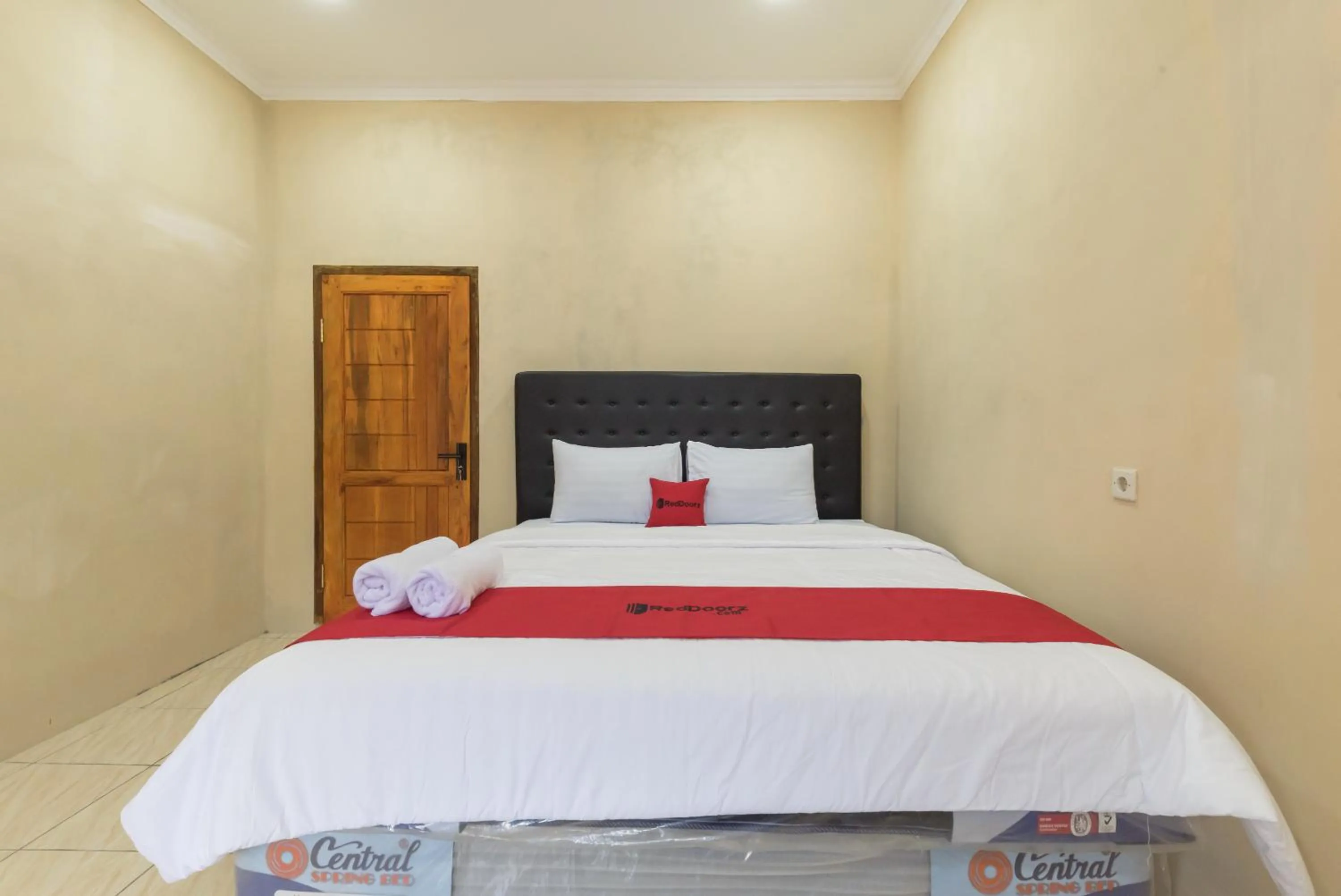 Bedroom, Bed in RedDoorz Resort @ Ciater 2