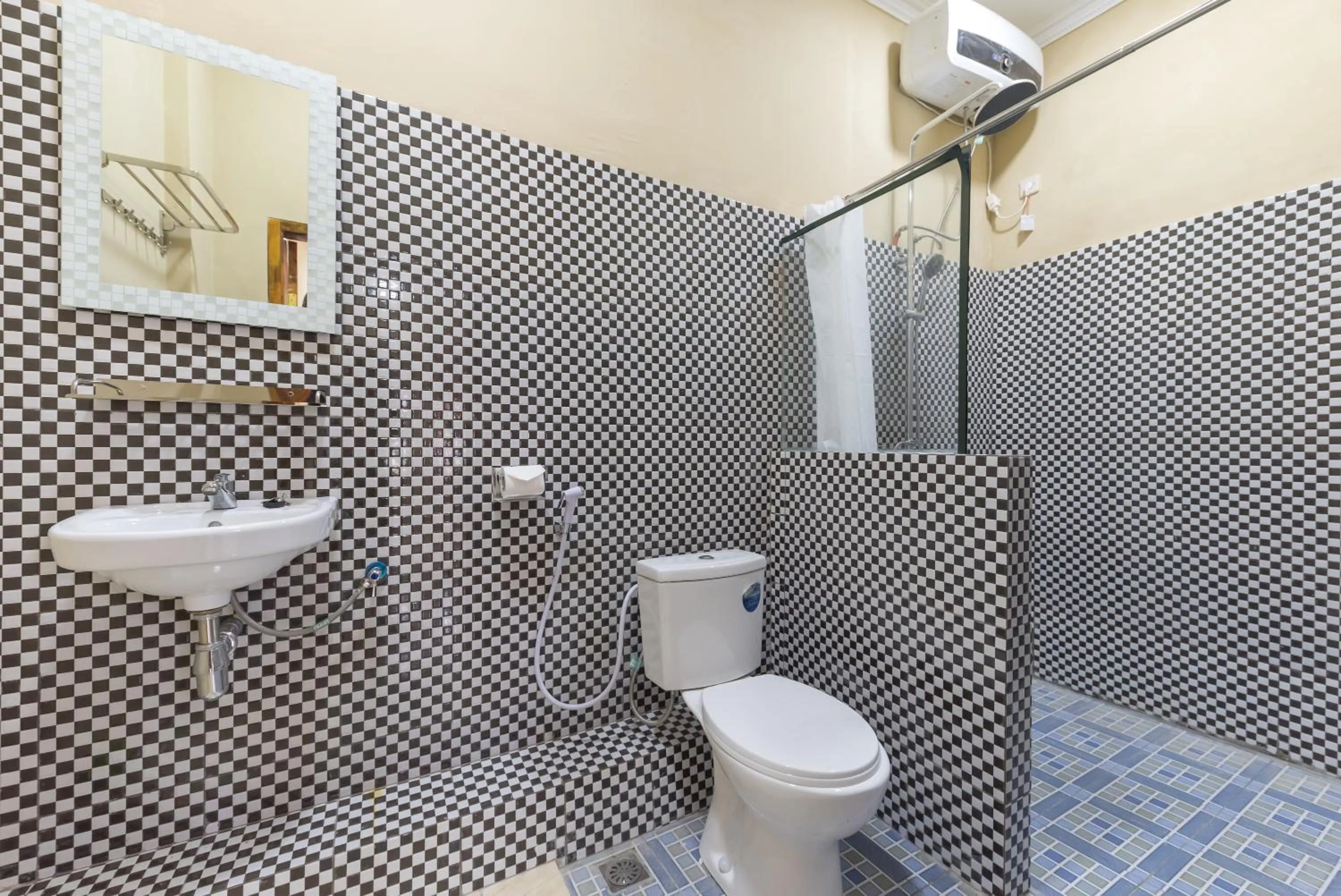 Bathroom in RedDoorz Resort @ Ciater 2