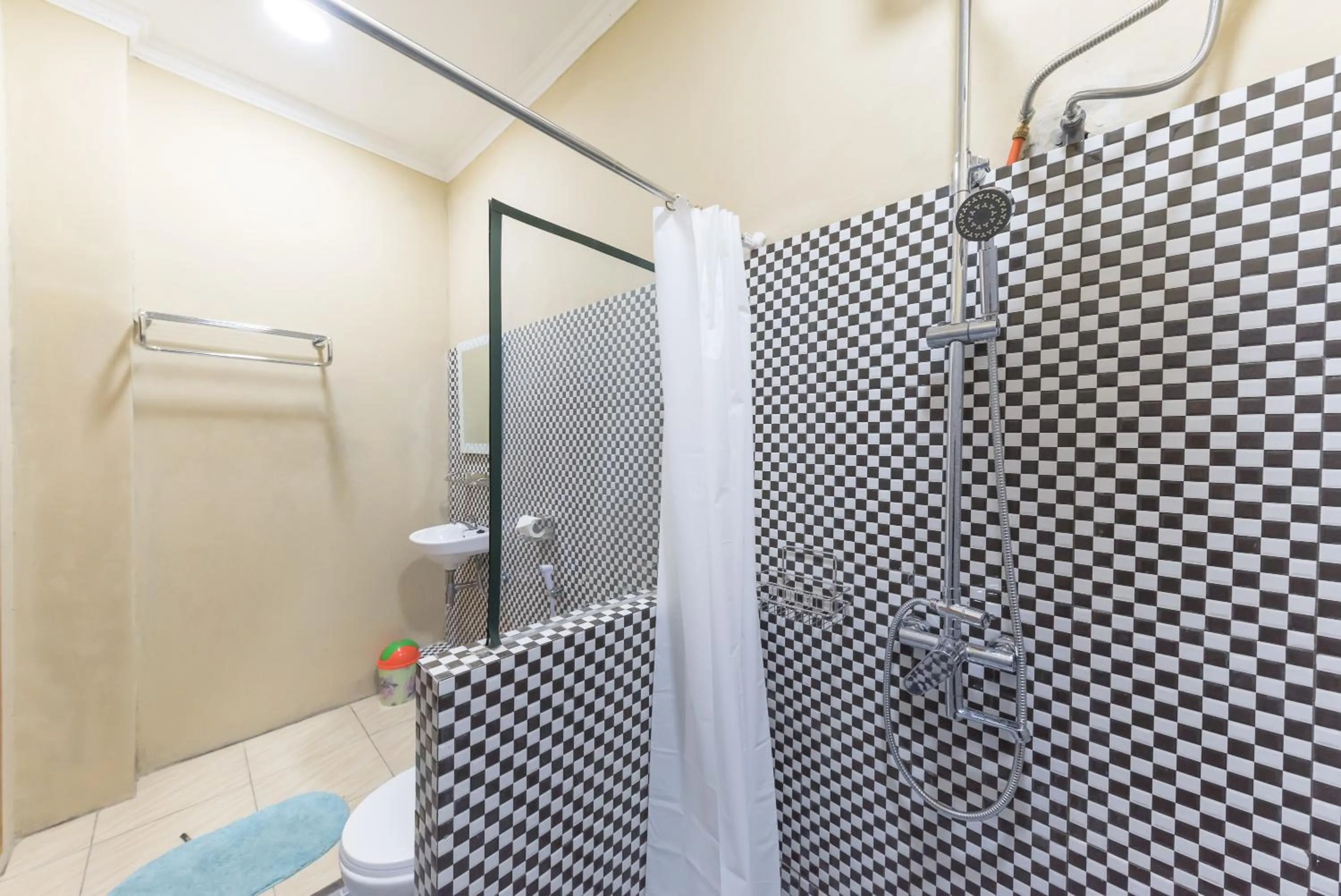 Bathroom in RedDoorz Resort @ Ciater 2