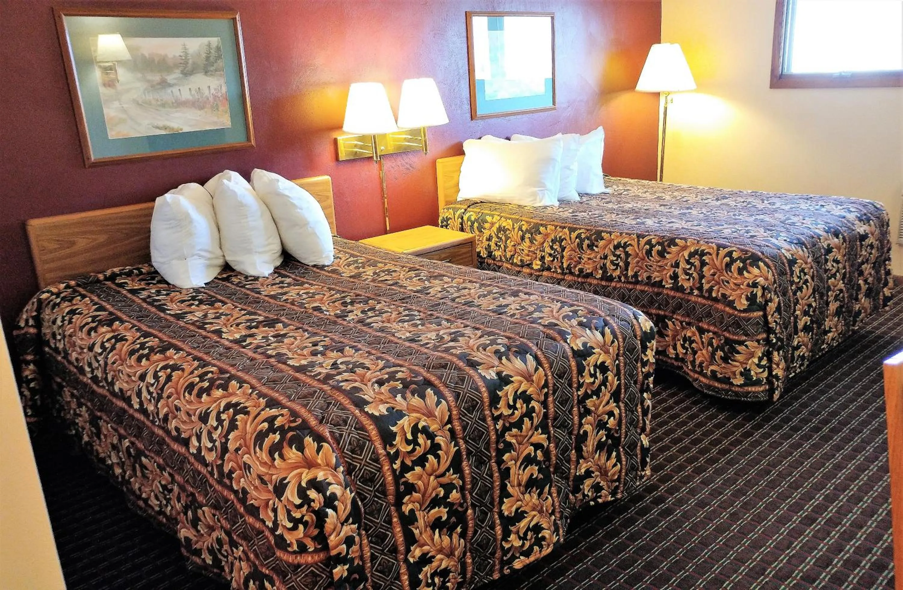 Bed in Red Carpet Inn - Windom