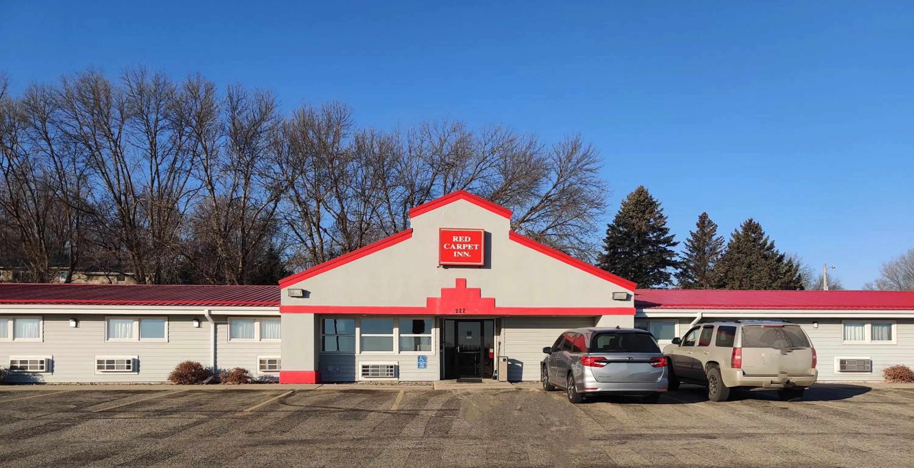 Property building in Red Carpet Inn - Windom