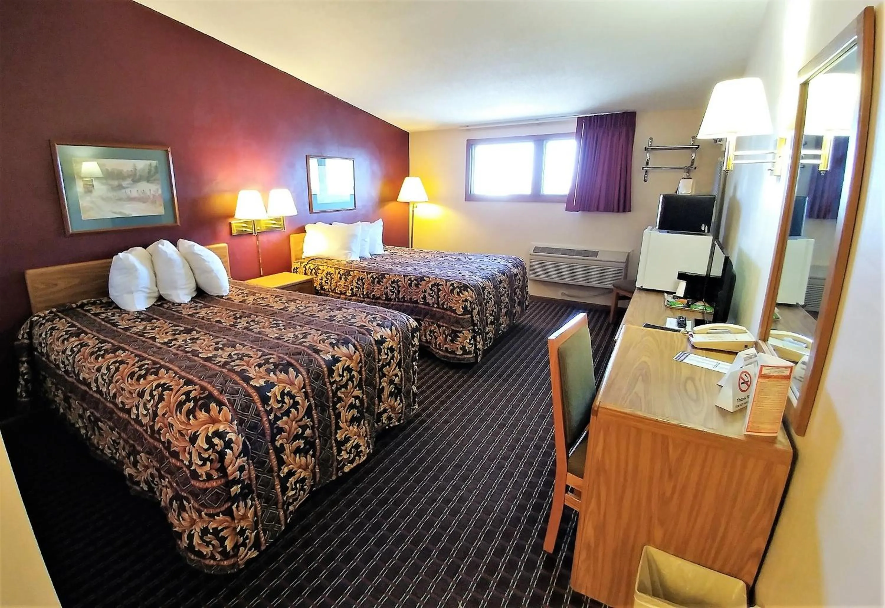 Photo of the whole room, Bed in Red Carpet Inn - Windom