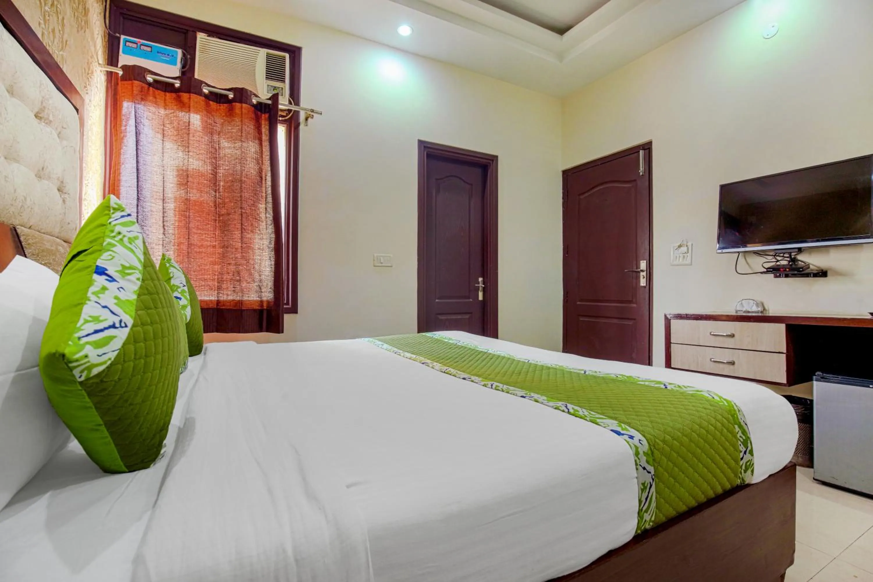 Communal lounge/ TV room, Bed in VK Hotels & Resorts
