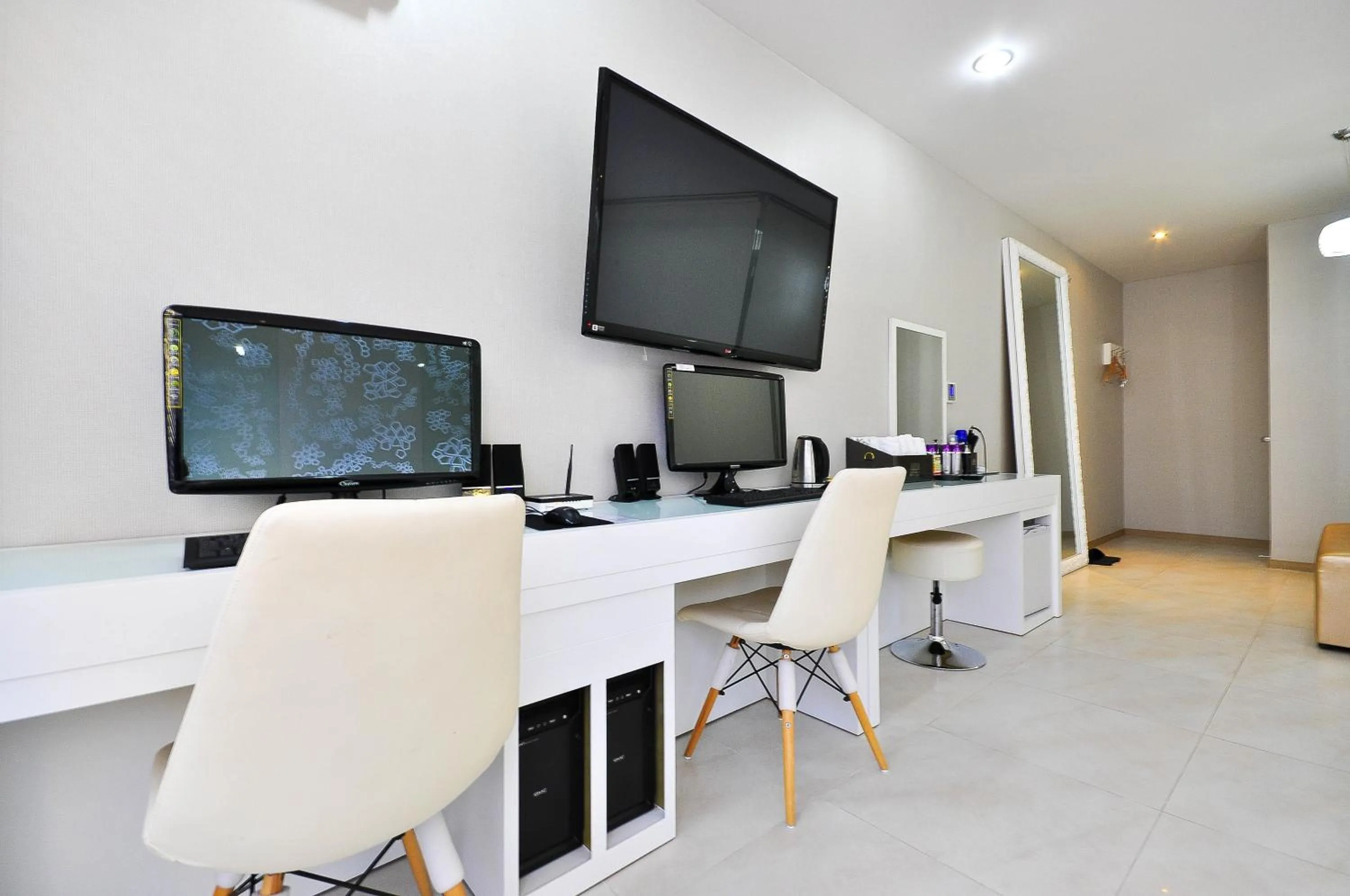 Bedroom, TV/Entertainment Center in Boutique Hotel Aria Nampo