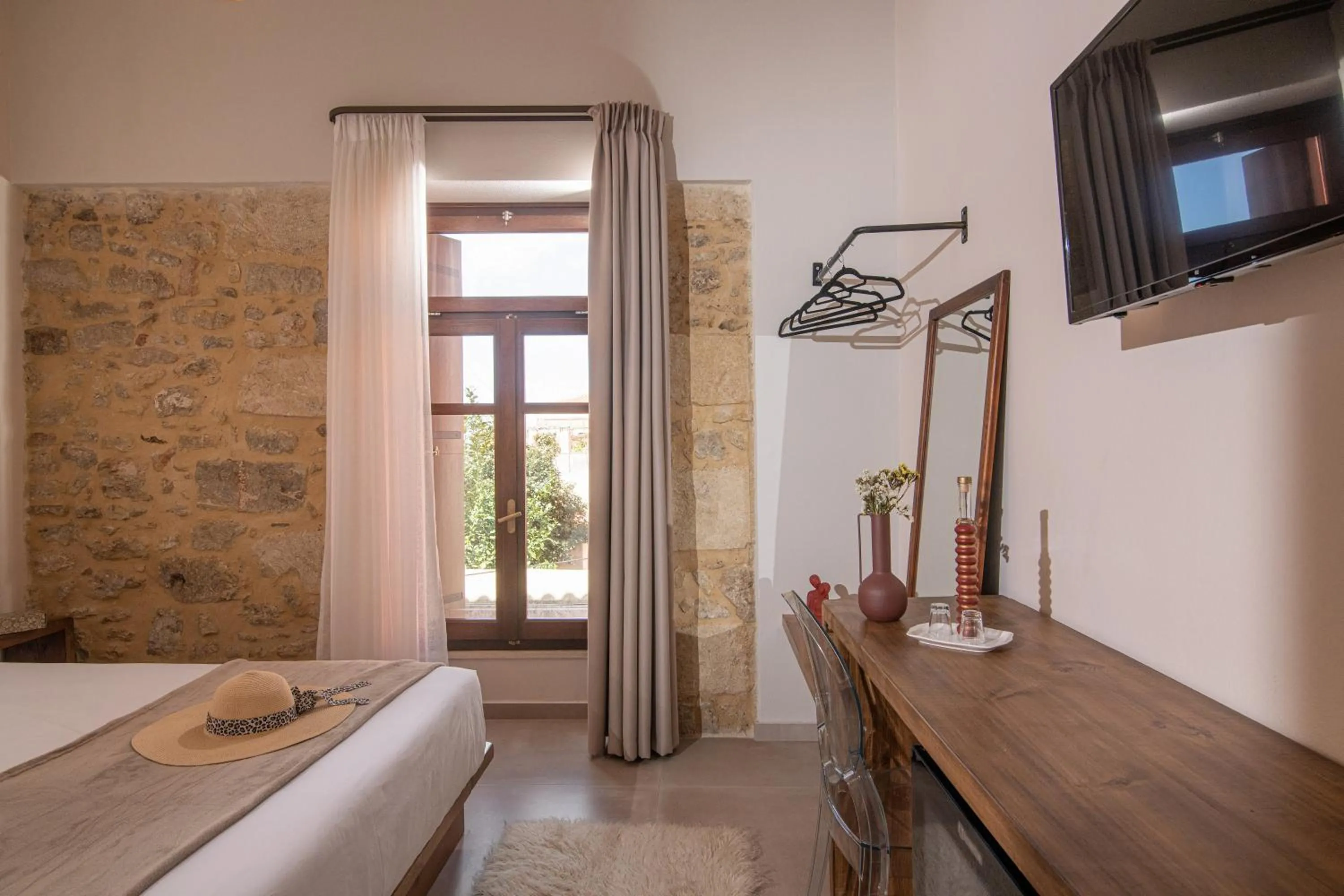 TV and multimedia, Bed in CARPE DIEM HOTEL