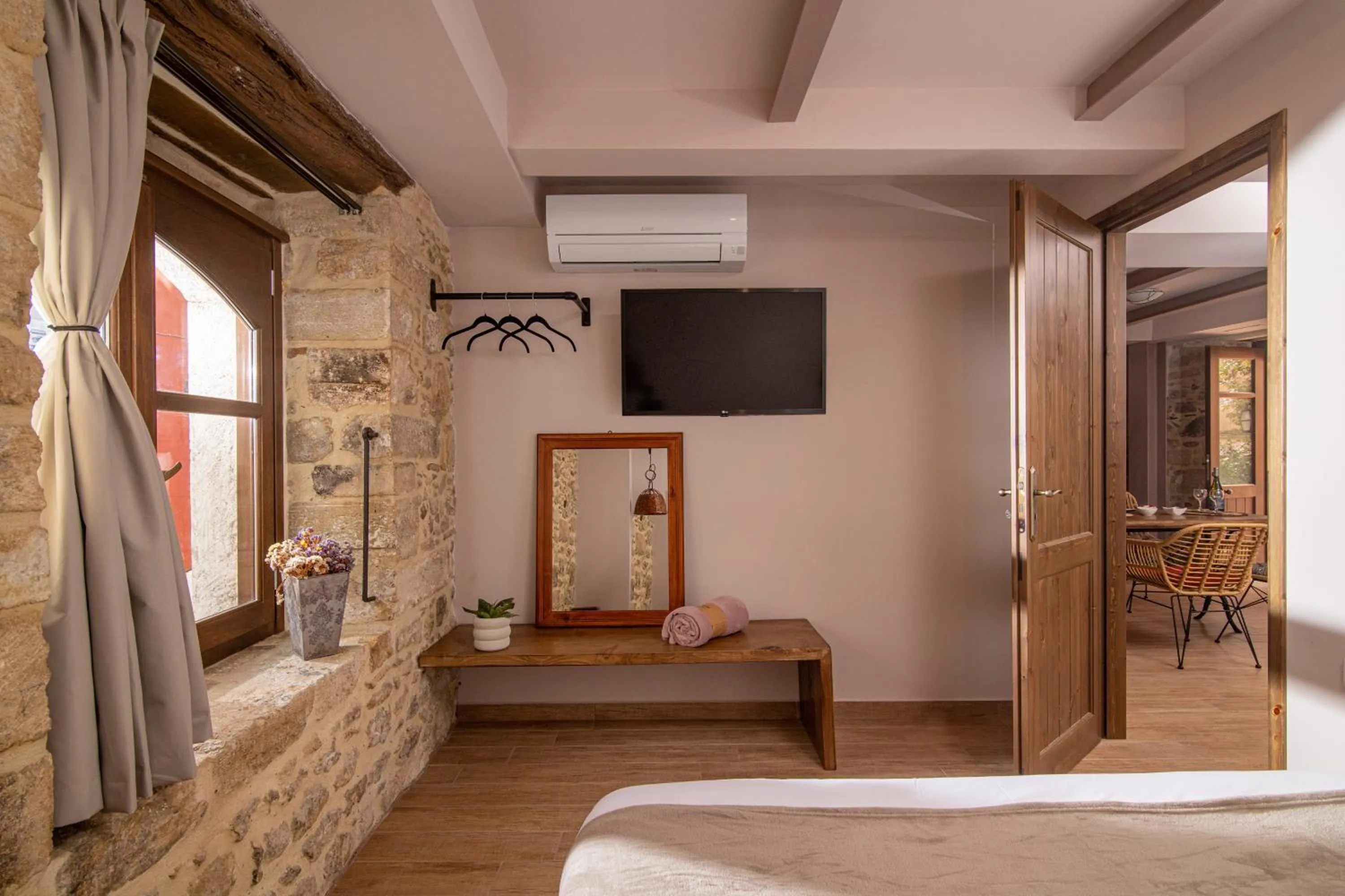 TV and multimedia, Bed in CARPE DIEM HOTEL