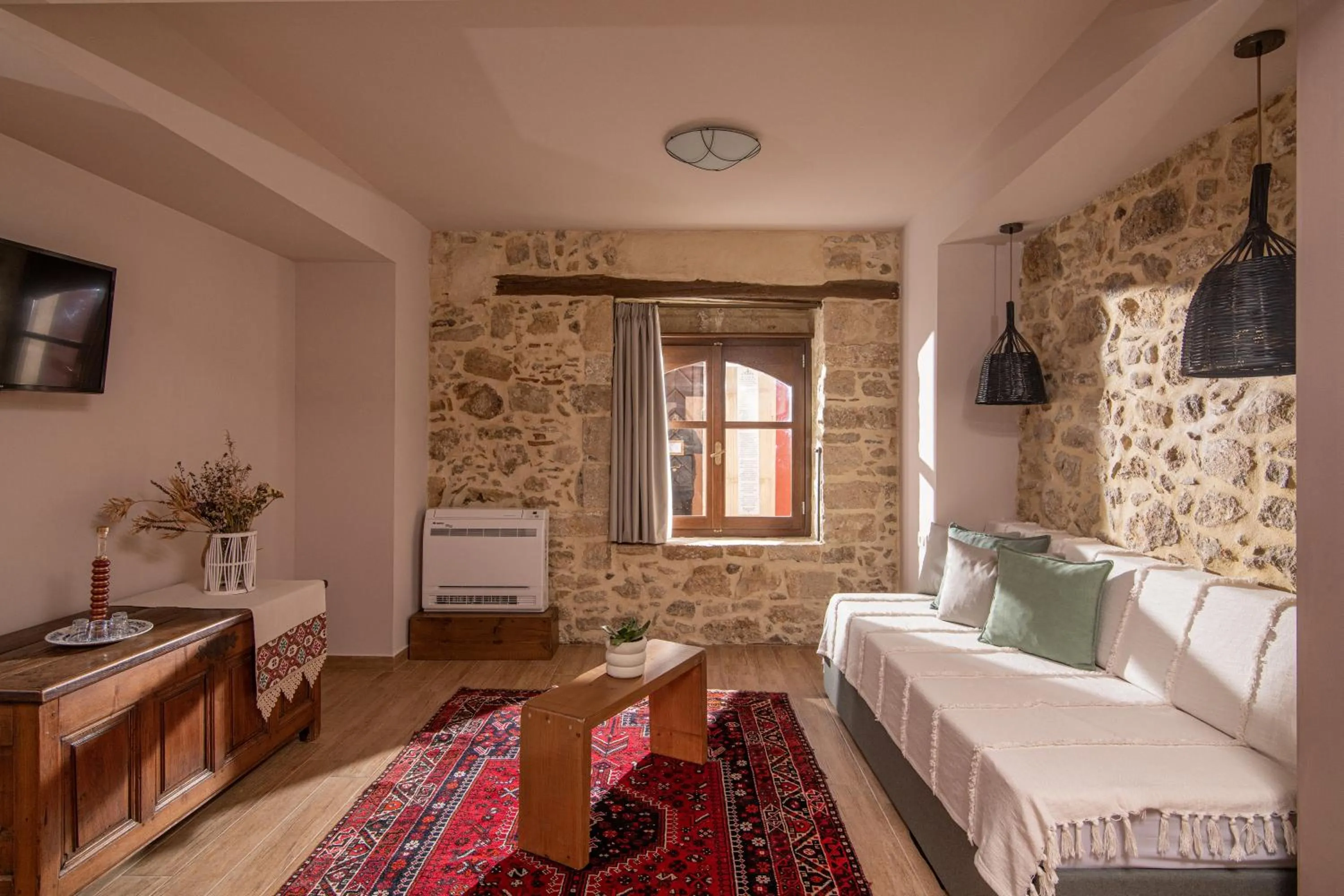 TV and multimedia, Bed in CARPE DIEM HOTEL