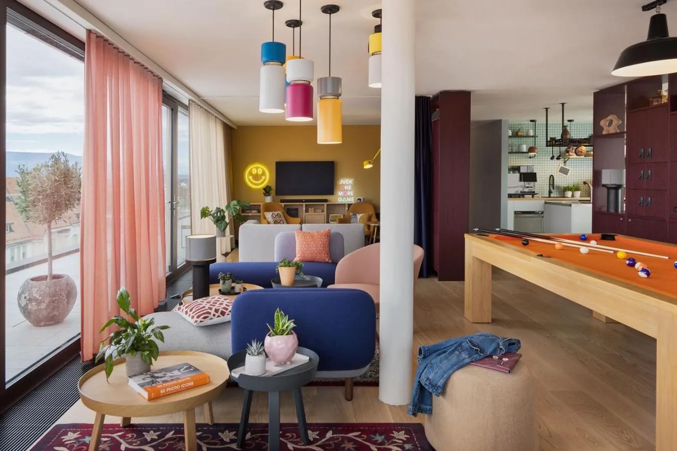 Communal lounge/ TV room in Stay KooooK Geneva City - Online Check In