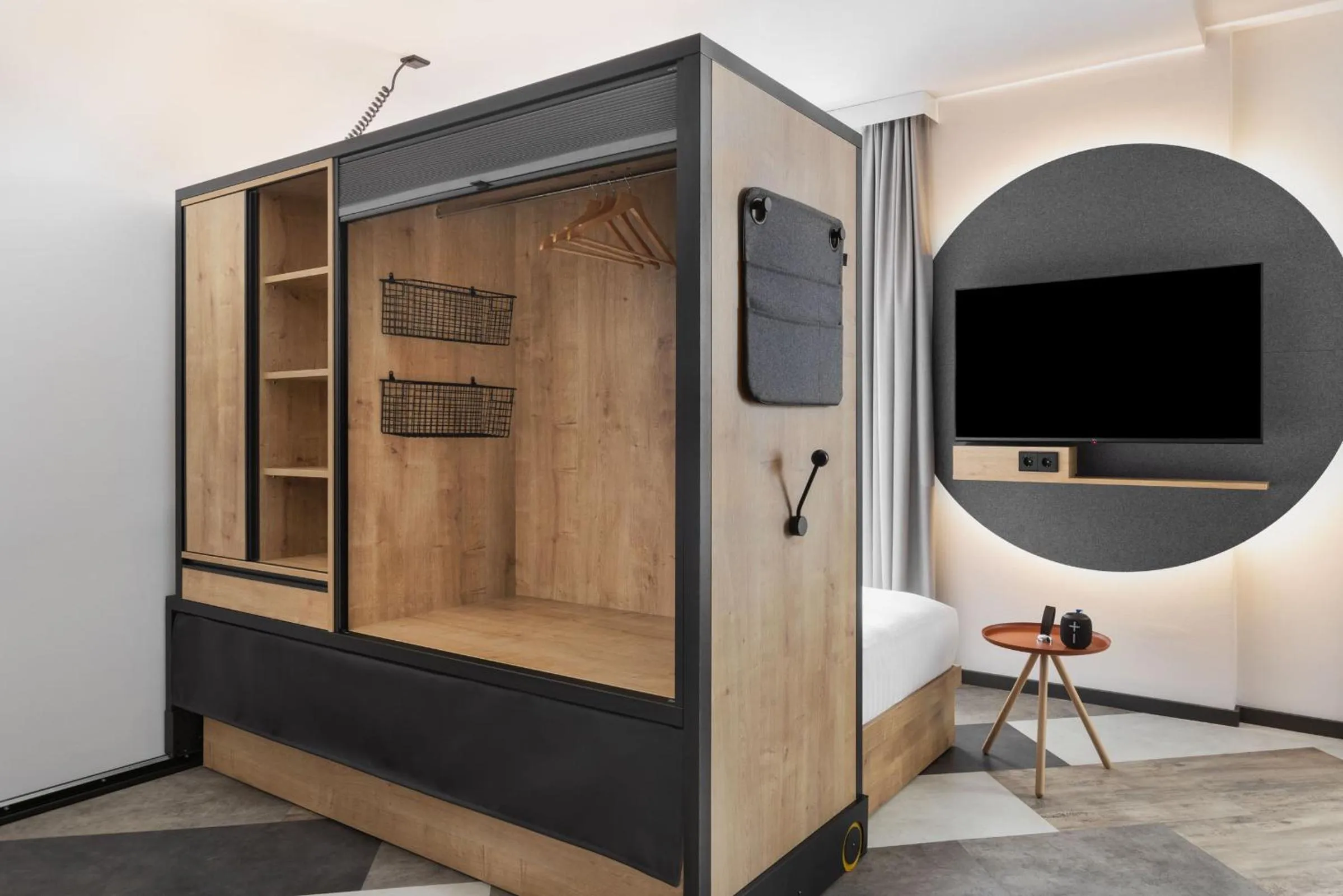 wardrobe in Stay KooooK Leipzig City - Online Check In