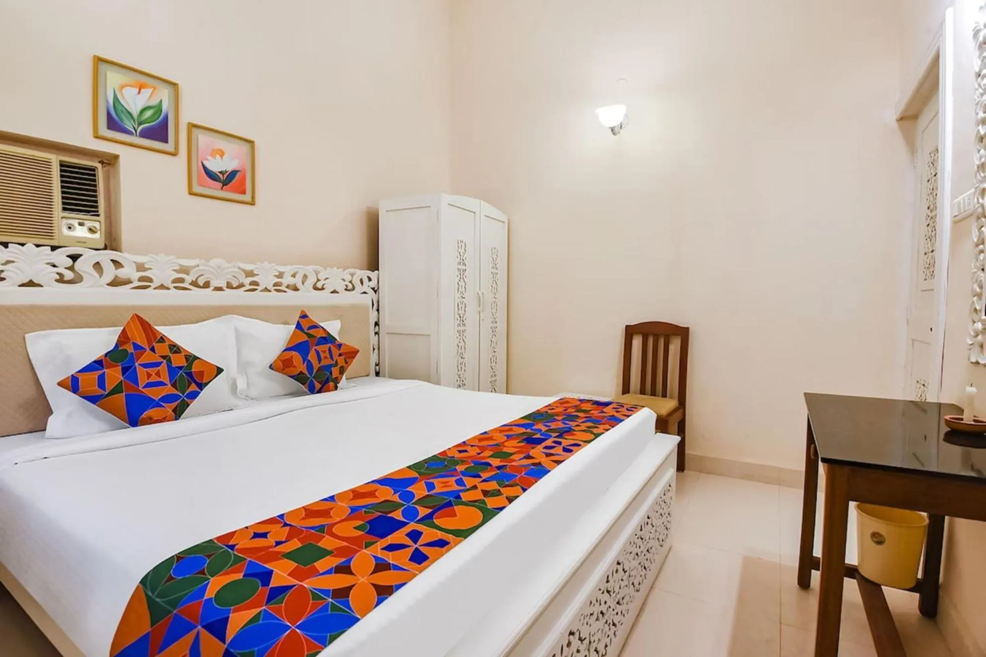 Bed in FabHotel Prime Emerald Highland - 500M From Candolim Beach