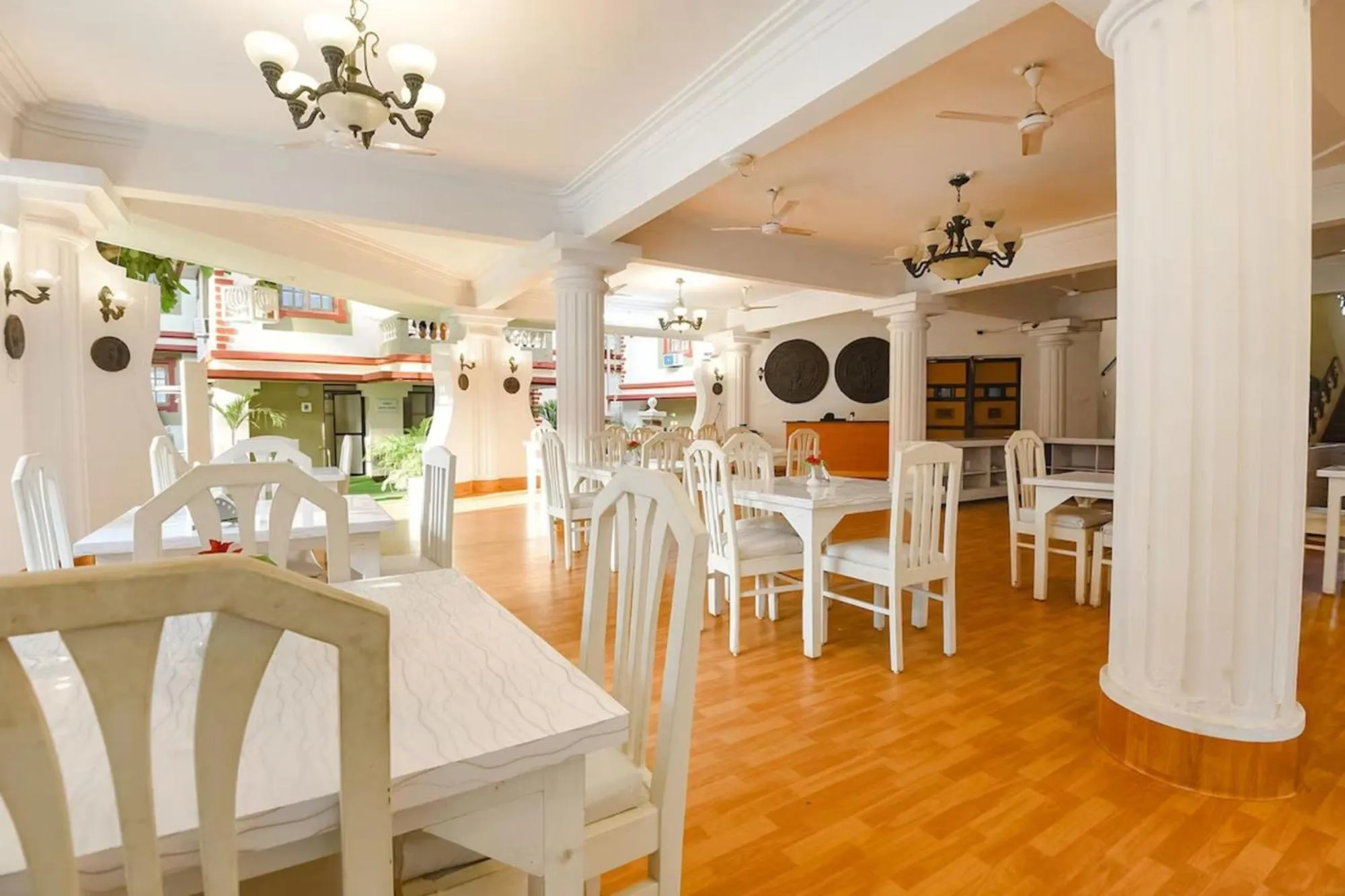 Restaurant/places to eat in FabHotel Prime Emerald Highland - 500M From Candolim Beach