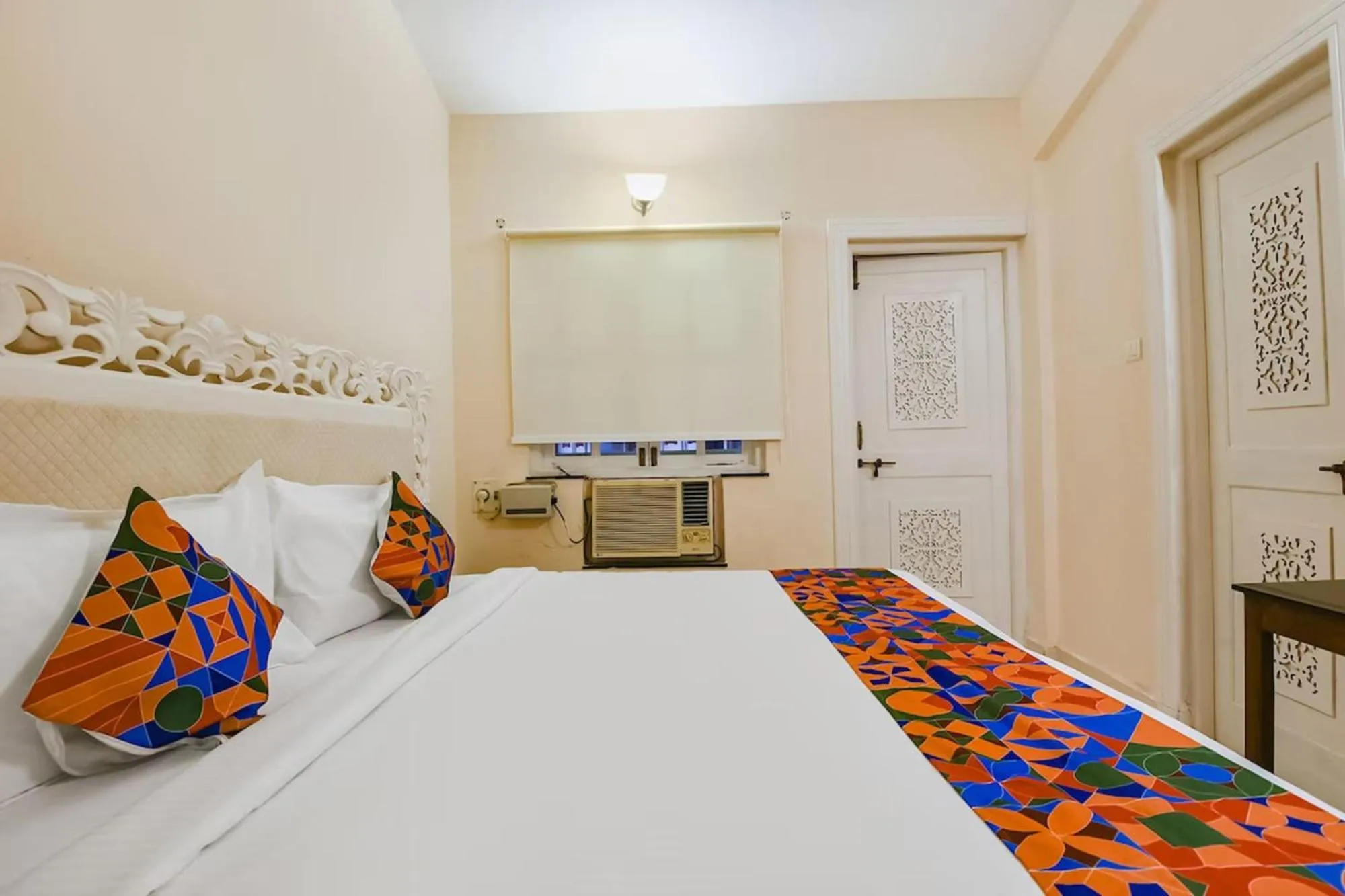 Bed in FabHotel Prime Emerald Highland - 500M From Candolim Beach