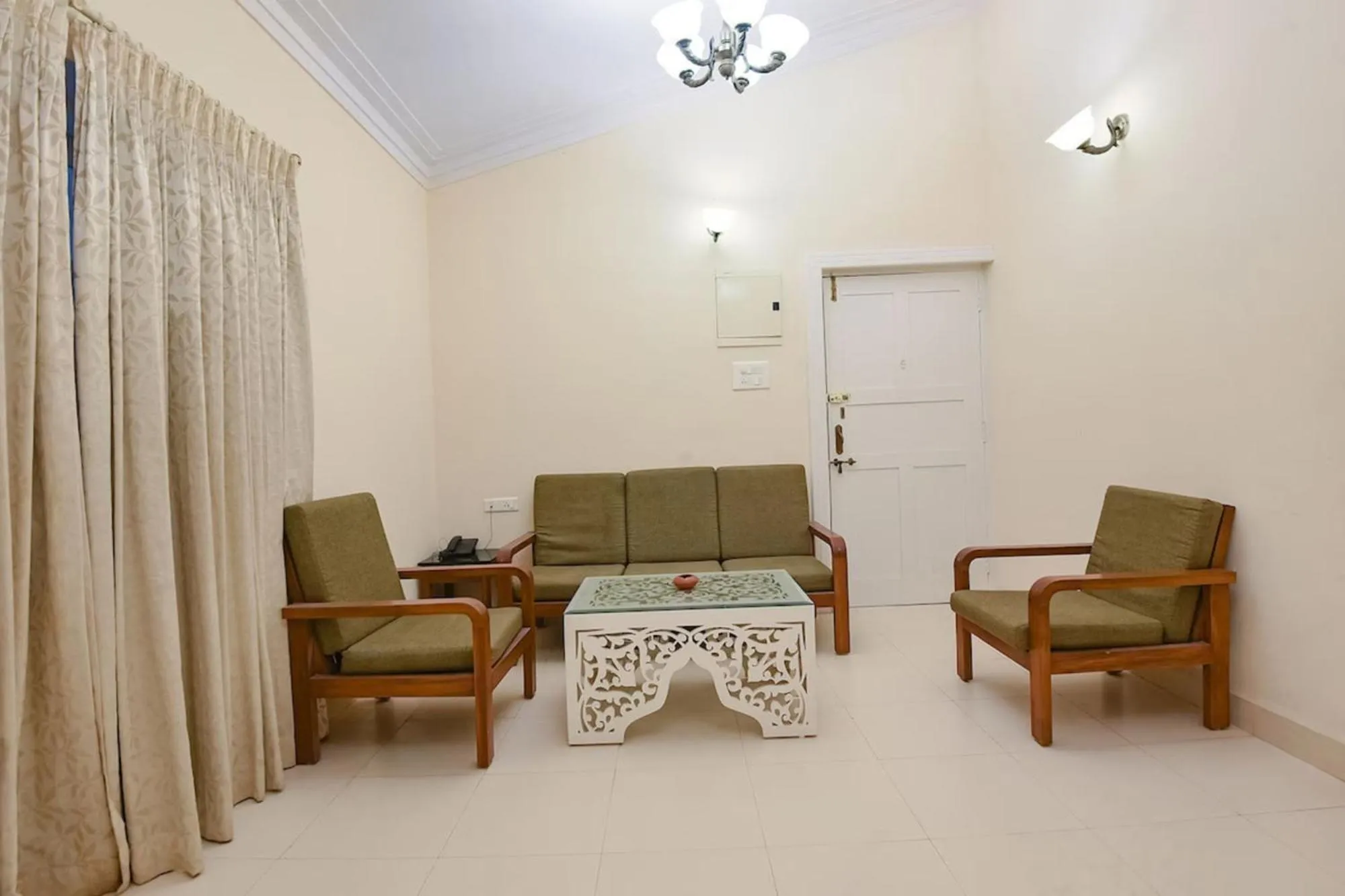 Seating area in FabHotel Prime Emerald Highland - 500M From Candolim Beach