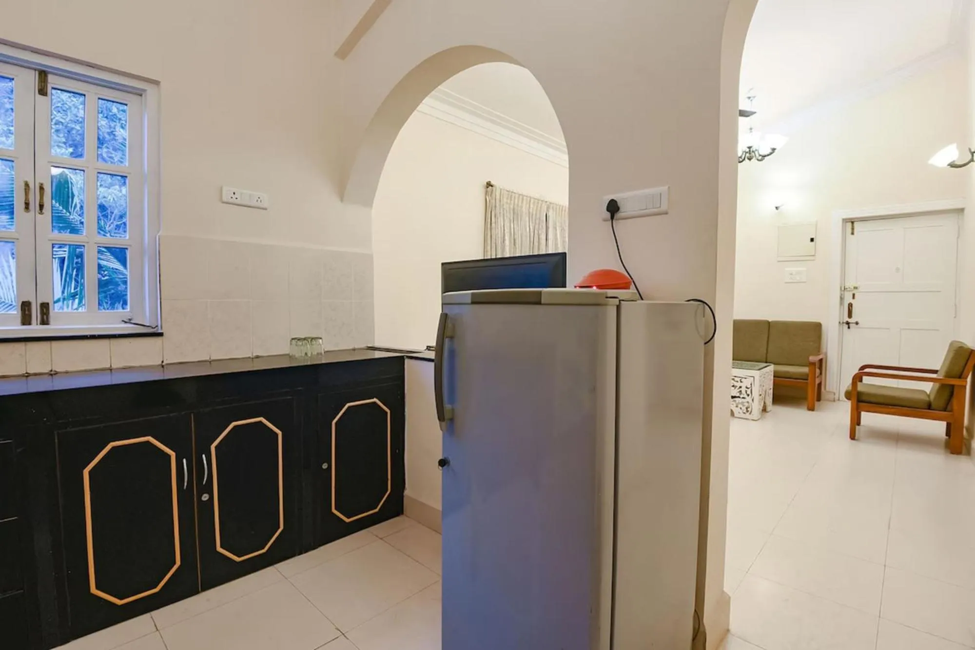 Kitchen or kitchenette in FabHotel Prime Emerald Highland - 500M From Candolim Beach