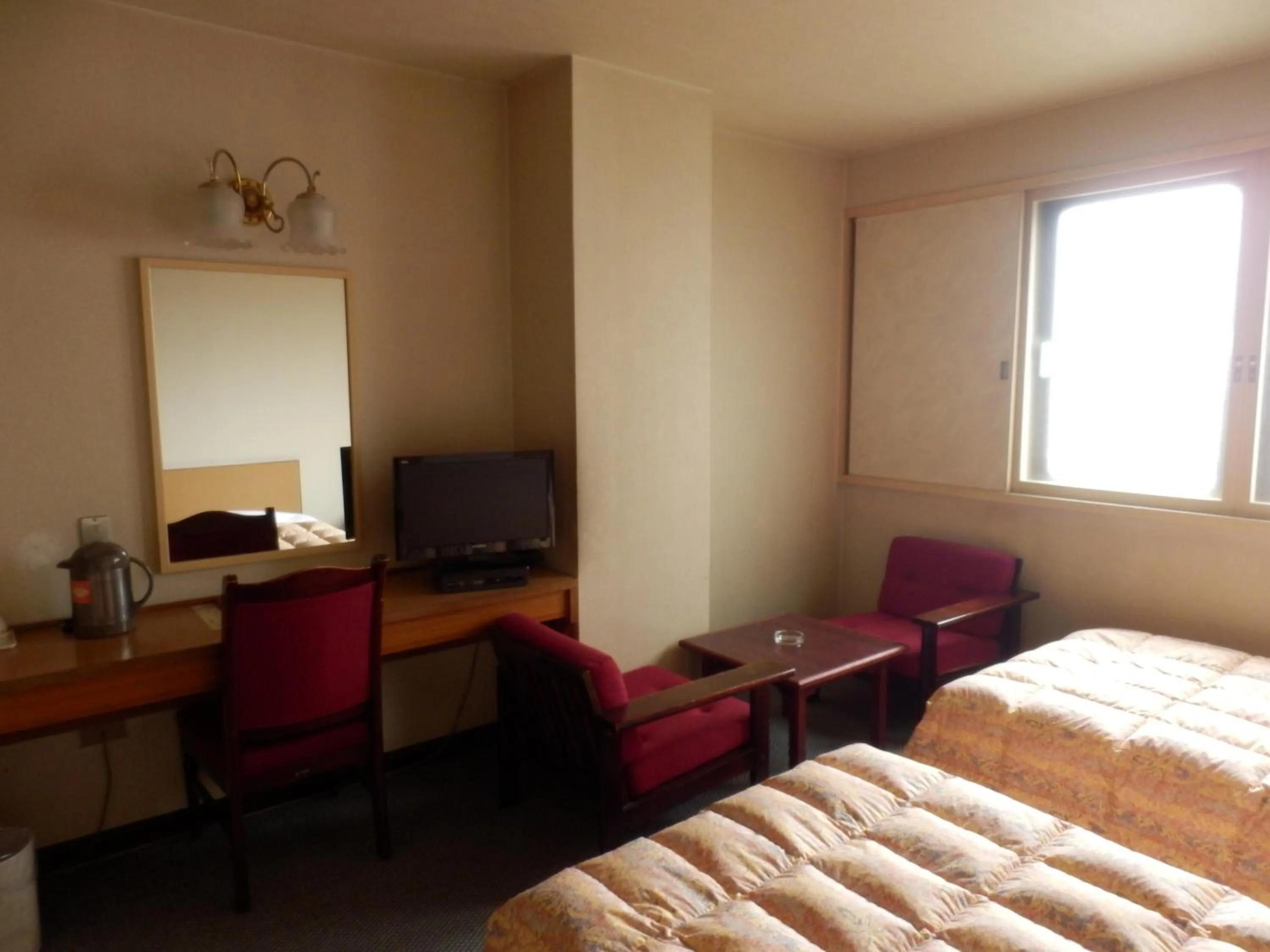 TV and multimedia, Bed in Oka Hotel