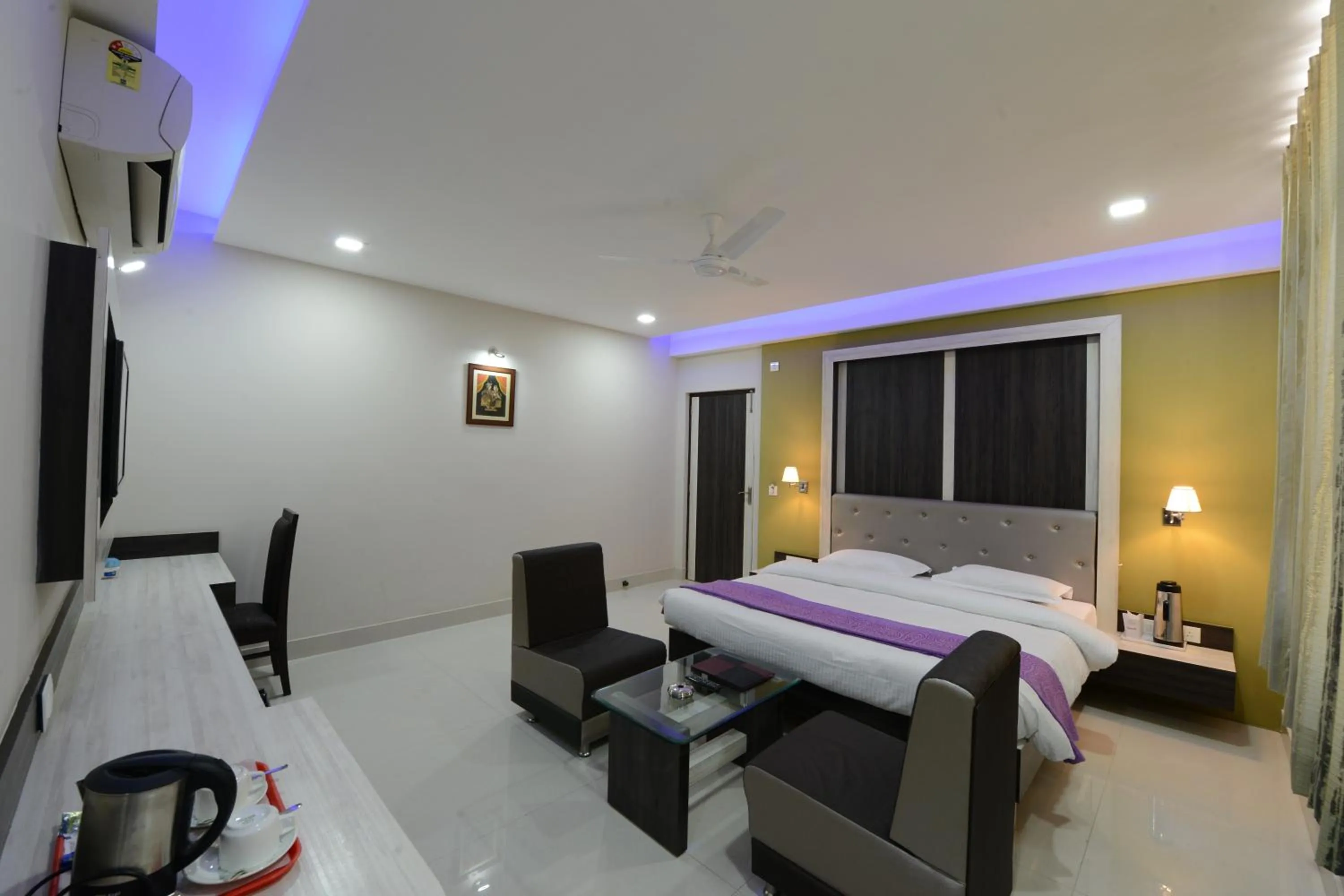 Shower in Hotel Heeralal