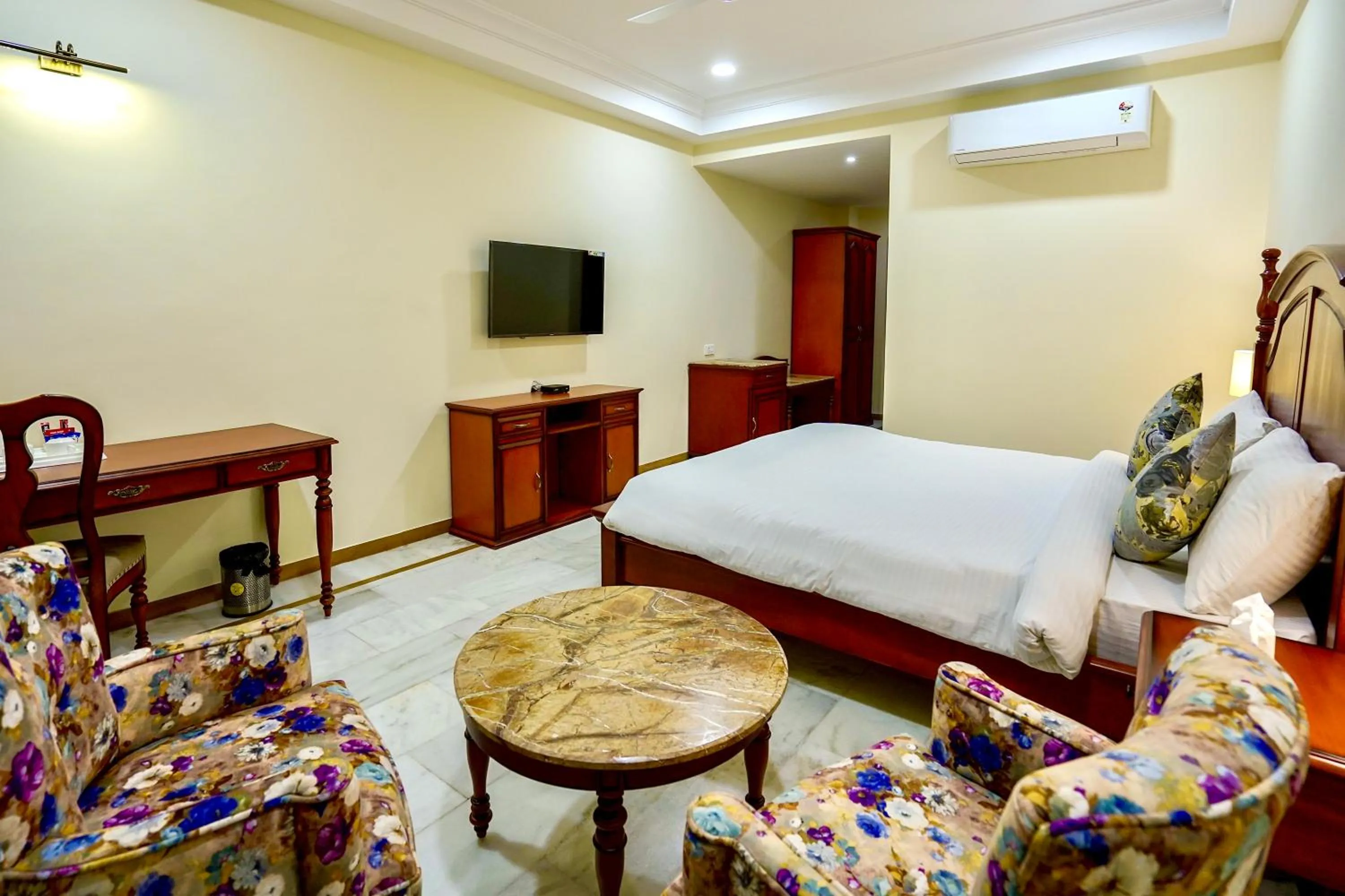 Photo of the whole room, Bed in Ranbanka Heritage Resort 1 km from Bhilwara Railway Station