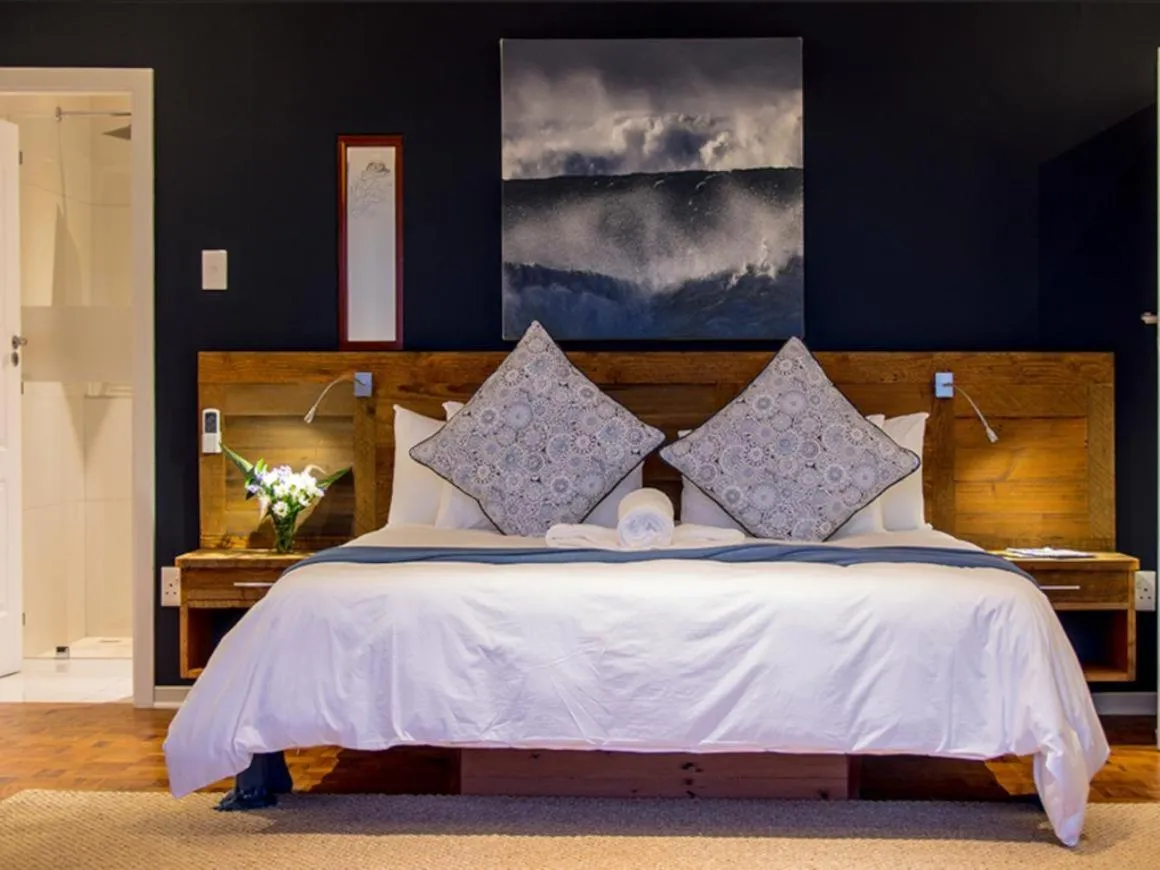 Standard King Room - single occupancy in Ocean Gaze Bed and Breakfast