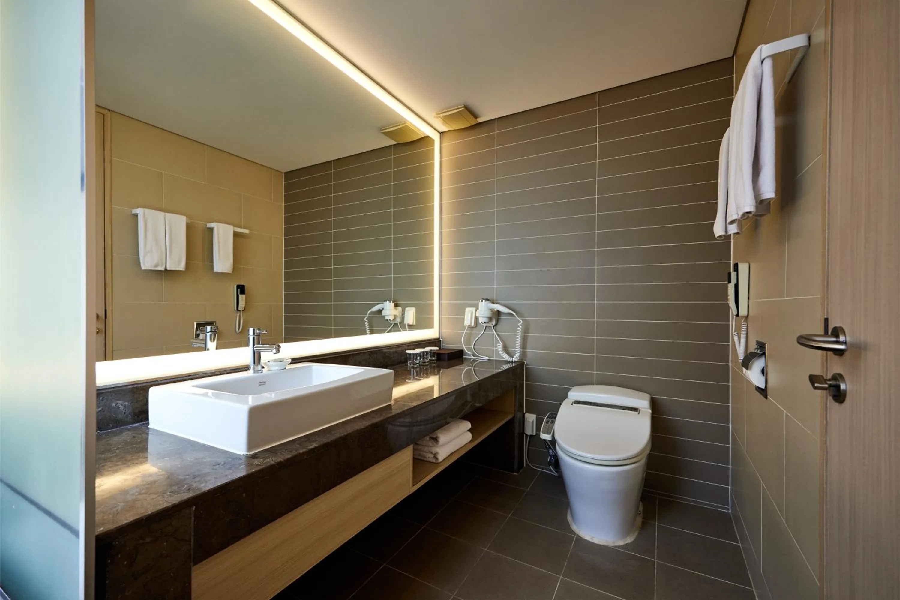 Toilet in Mayplace Hotel