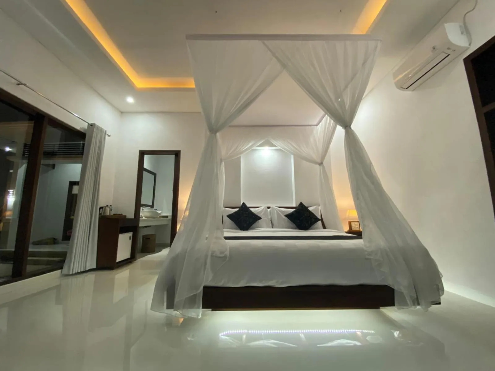 Bed in Namika Villas Ubud