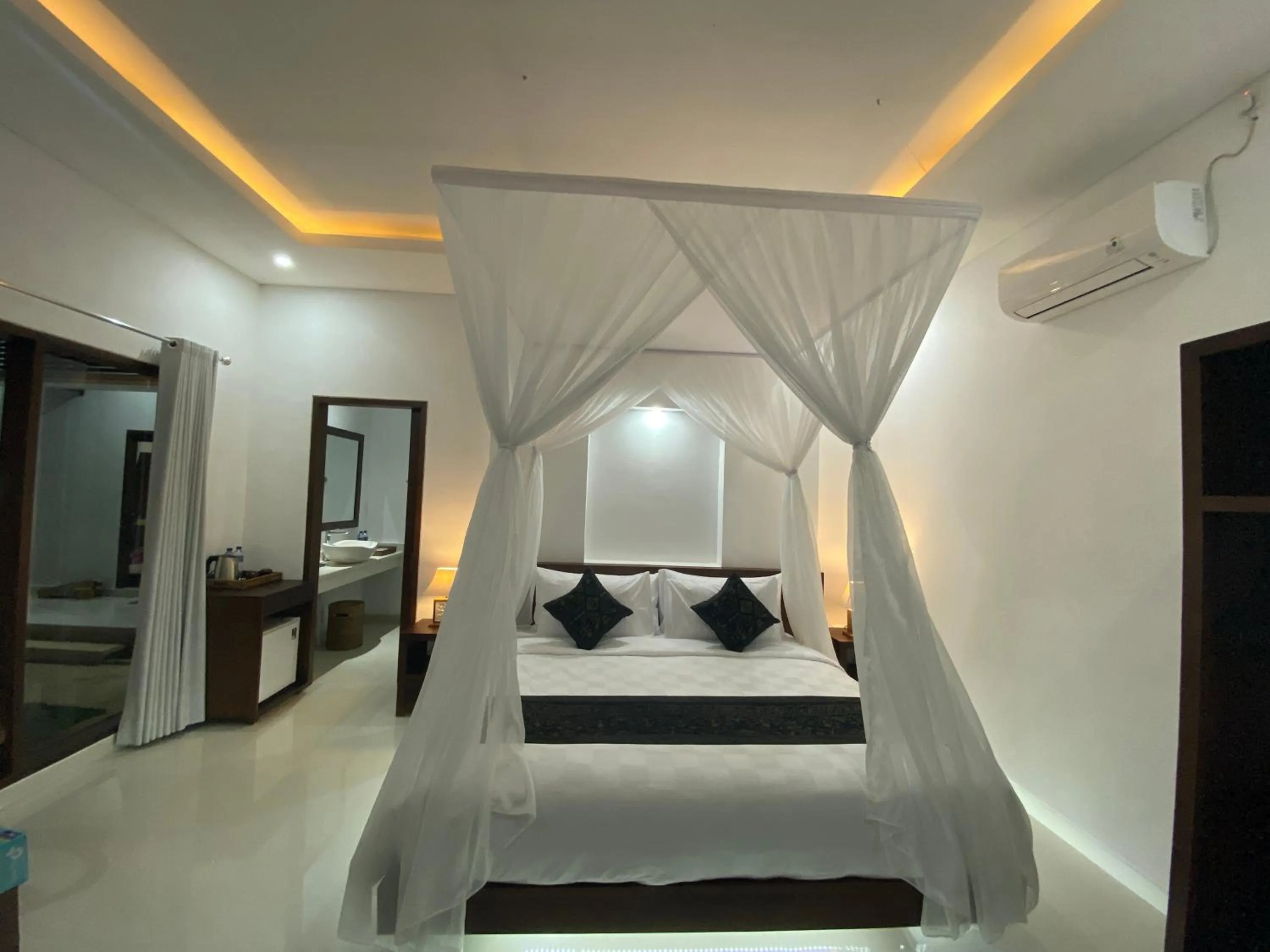 Bed in Namika Villas Ubud