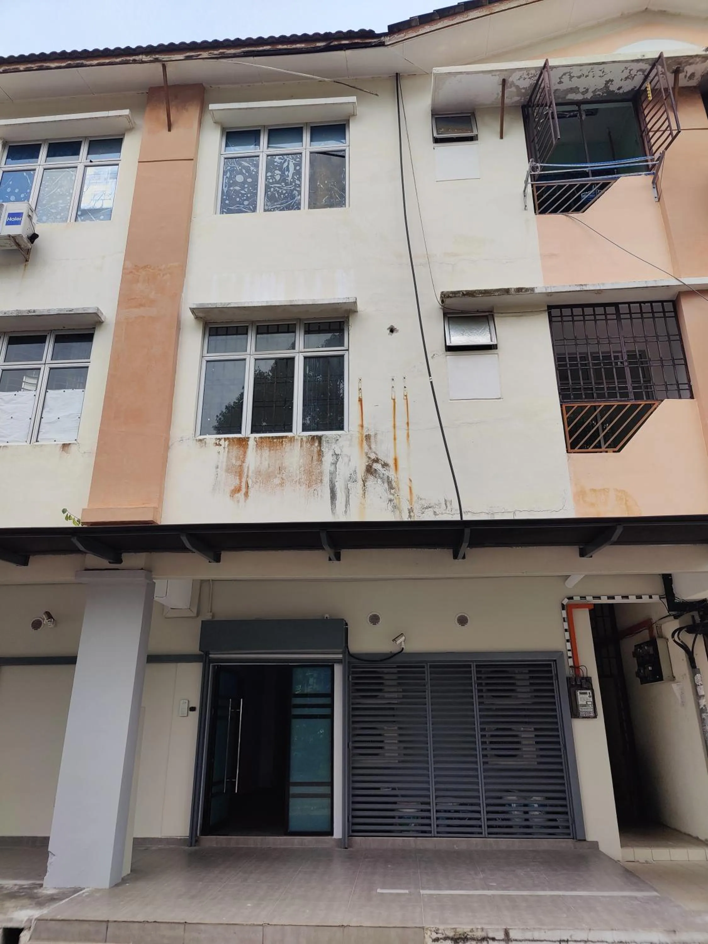 Facade/entrance in Hotel O Link Suite