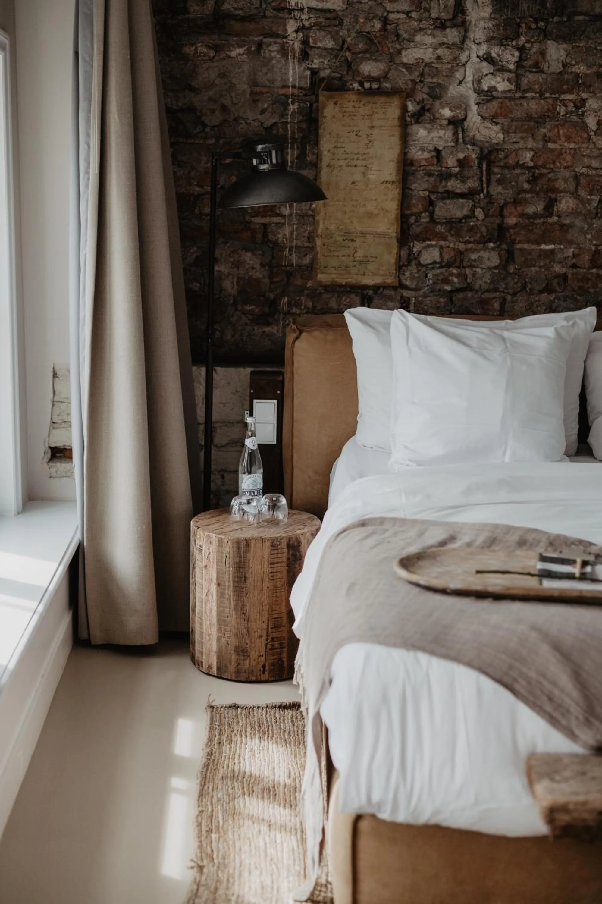 Bed in Mother Goose Hotel