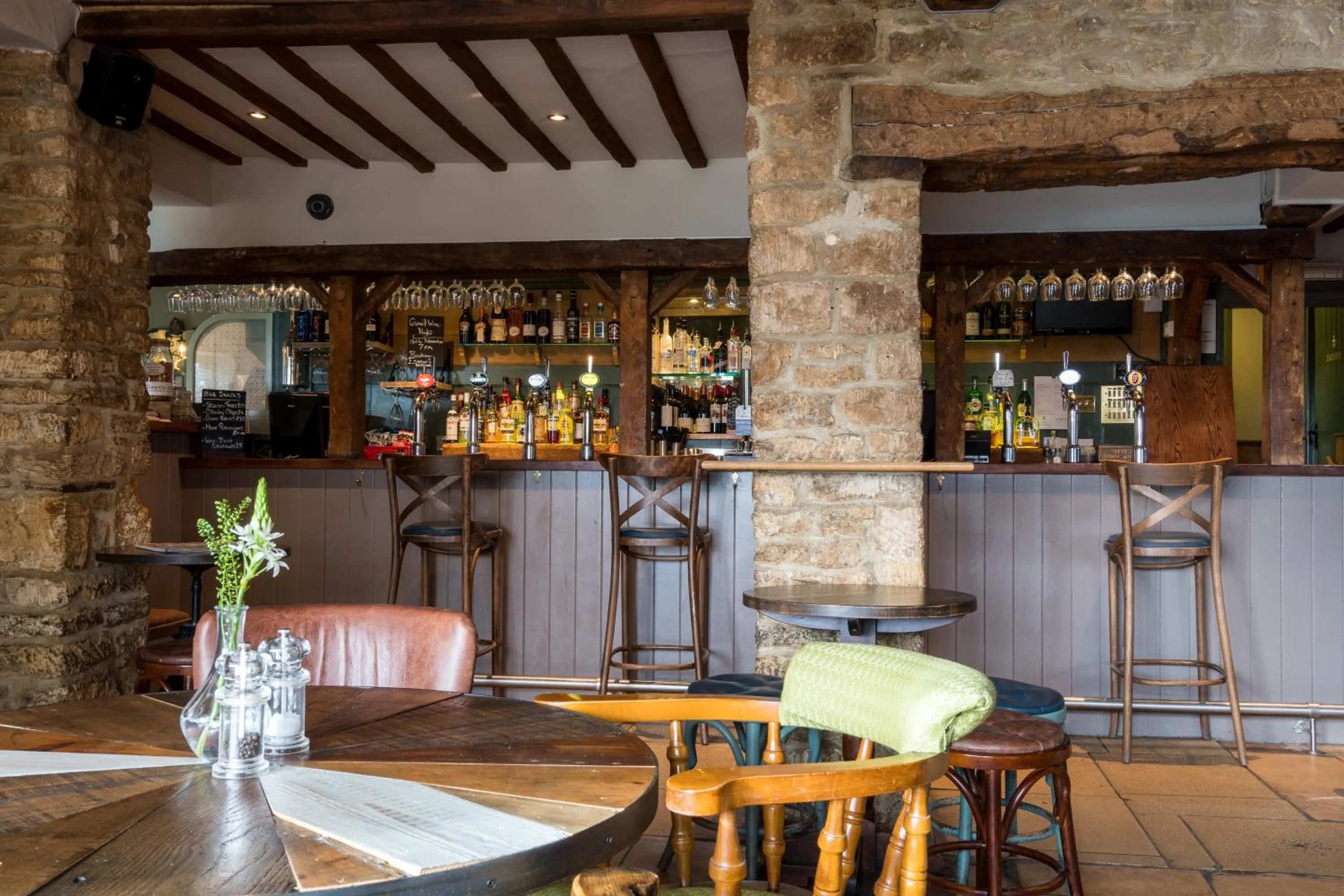 Restaurant/places to eat in The Bell & Stuart House