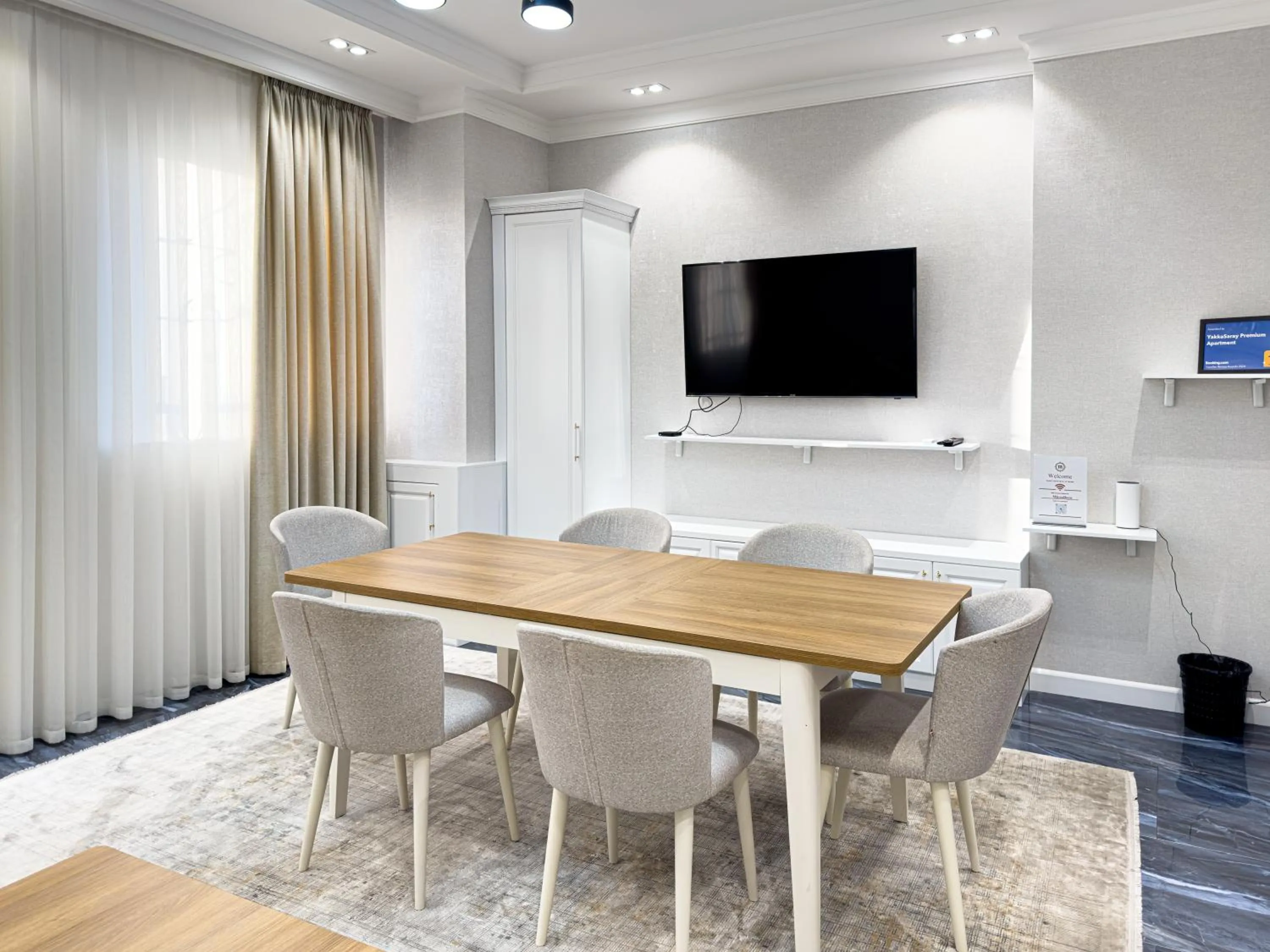 Communal lounge/ TV room in YakkaSaray Premium Apartment