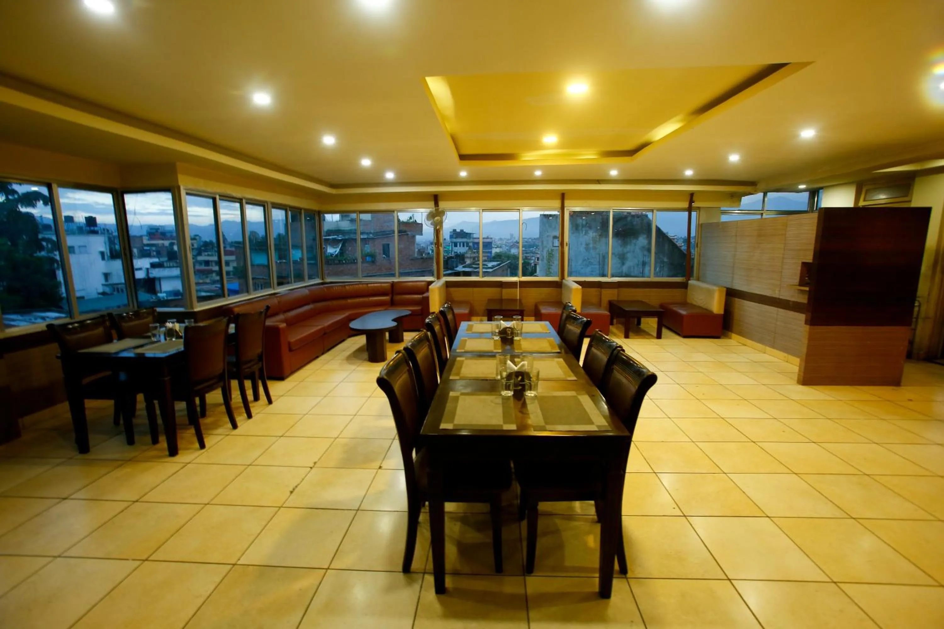 Restaurant/places to eat in Hotel Nandini