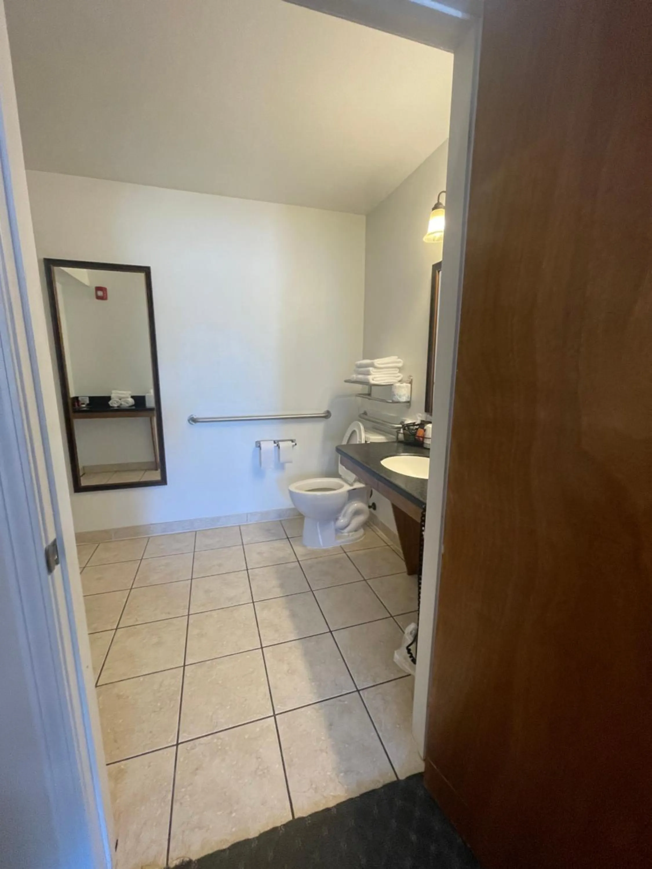 Toilet in Stagecoach Inn Woodville